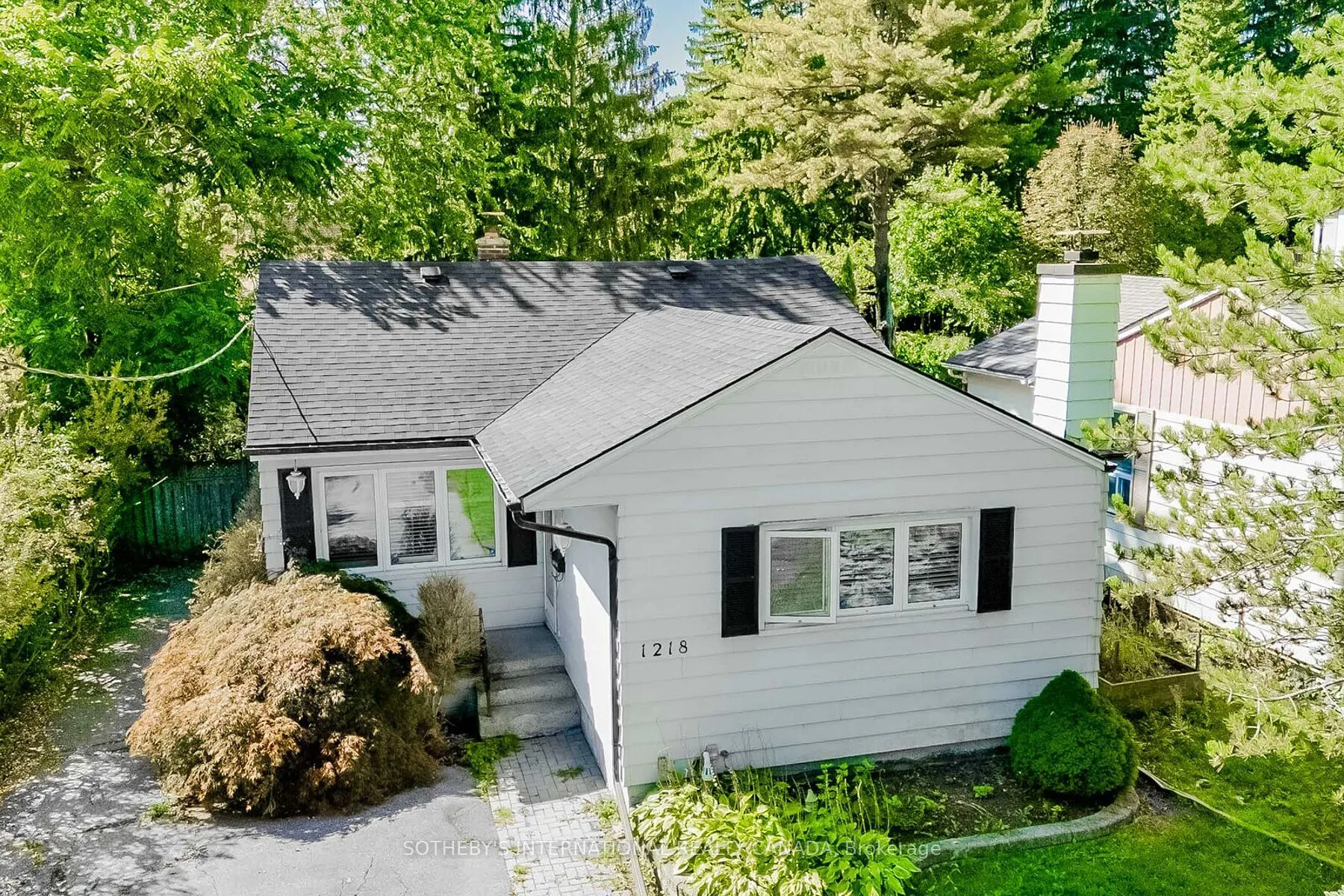 1218 Lakebreeze Drive