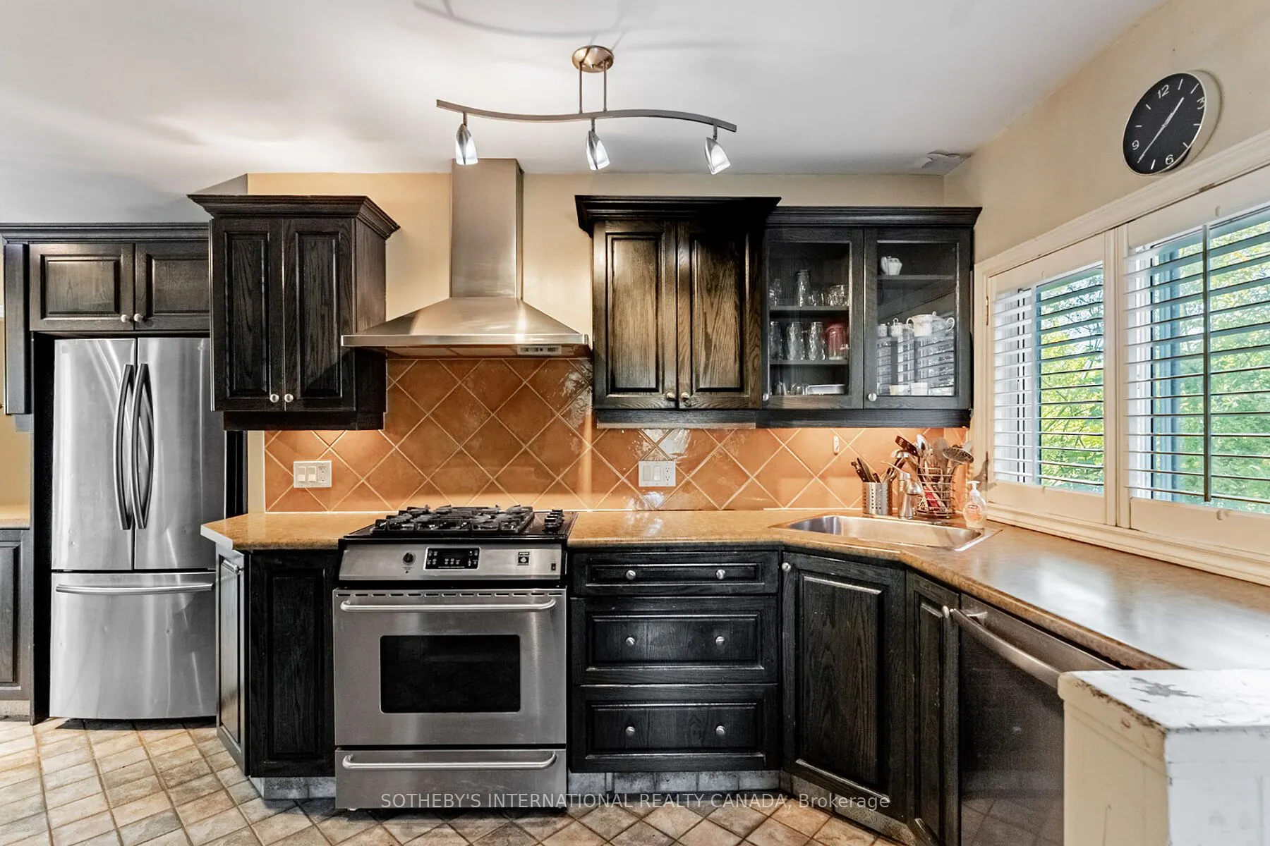 1218 Lakebreeze Drive