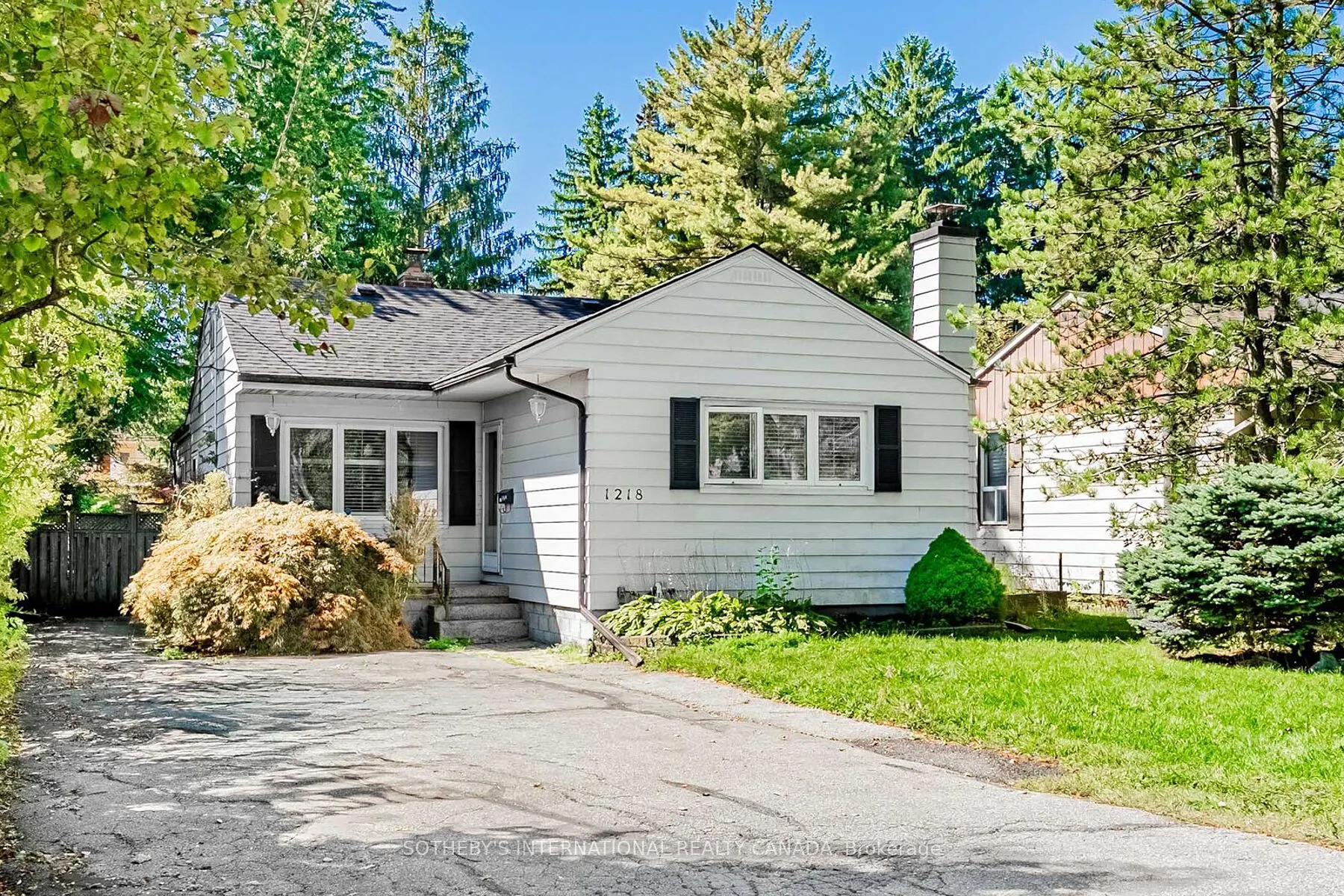 1218 Lakebreeze Drive