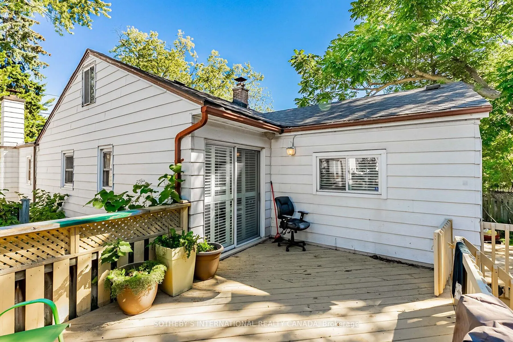 1218 Lakebreeze Drive