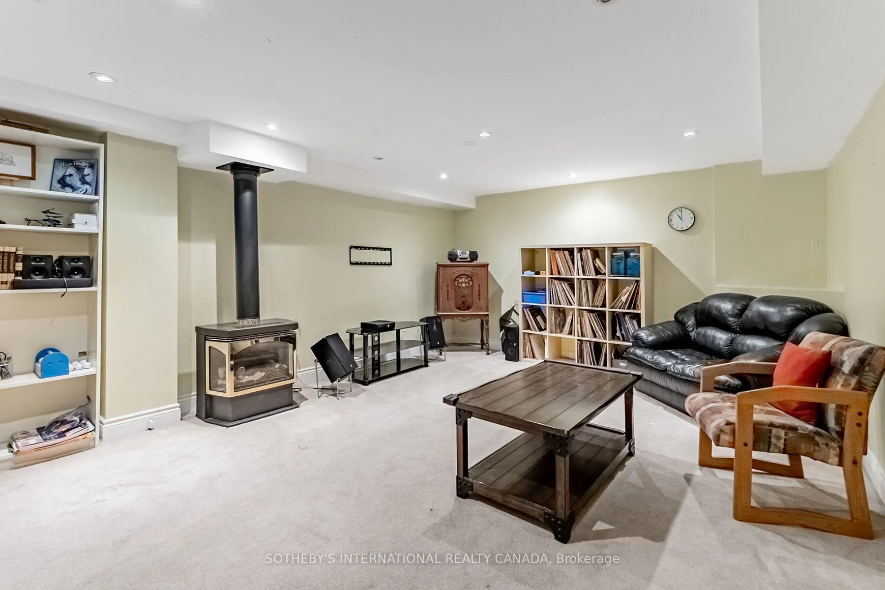 1218 Lakebreeze Drive