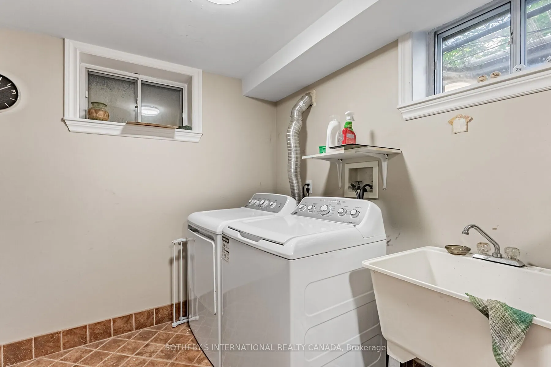 1218 Lakebreeze Drive