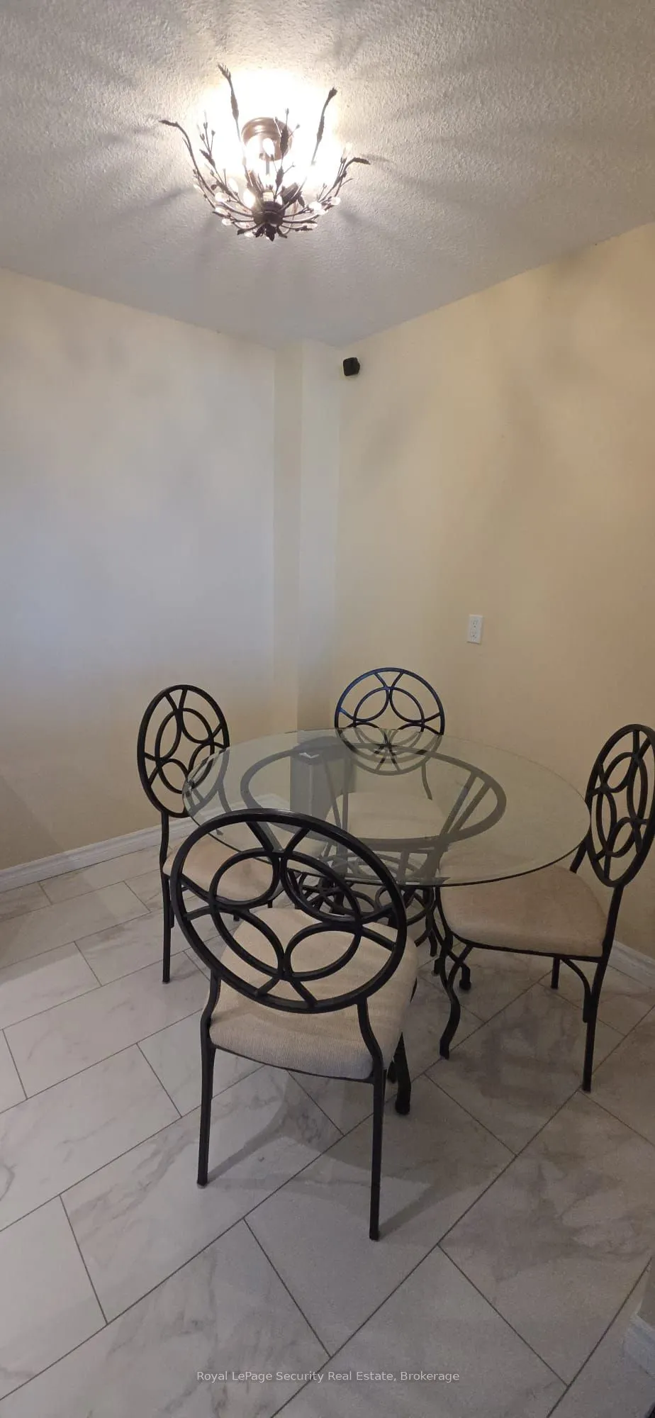 2556 Argyle Road, #805