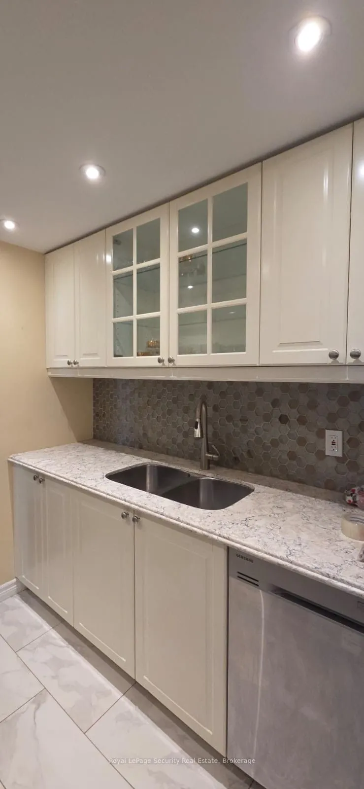 2556 Argyle Road, #805