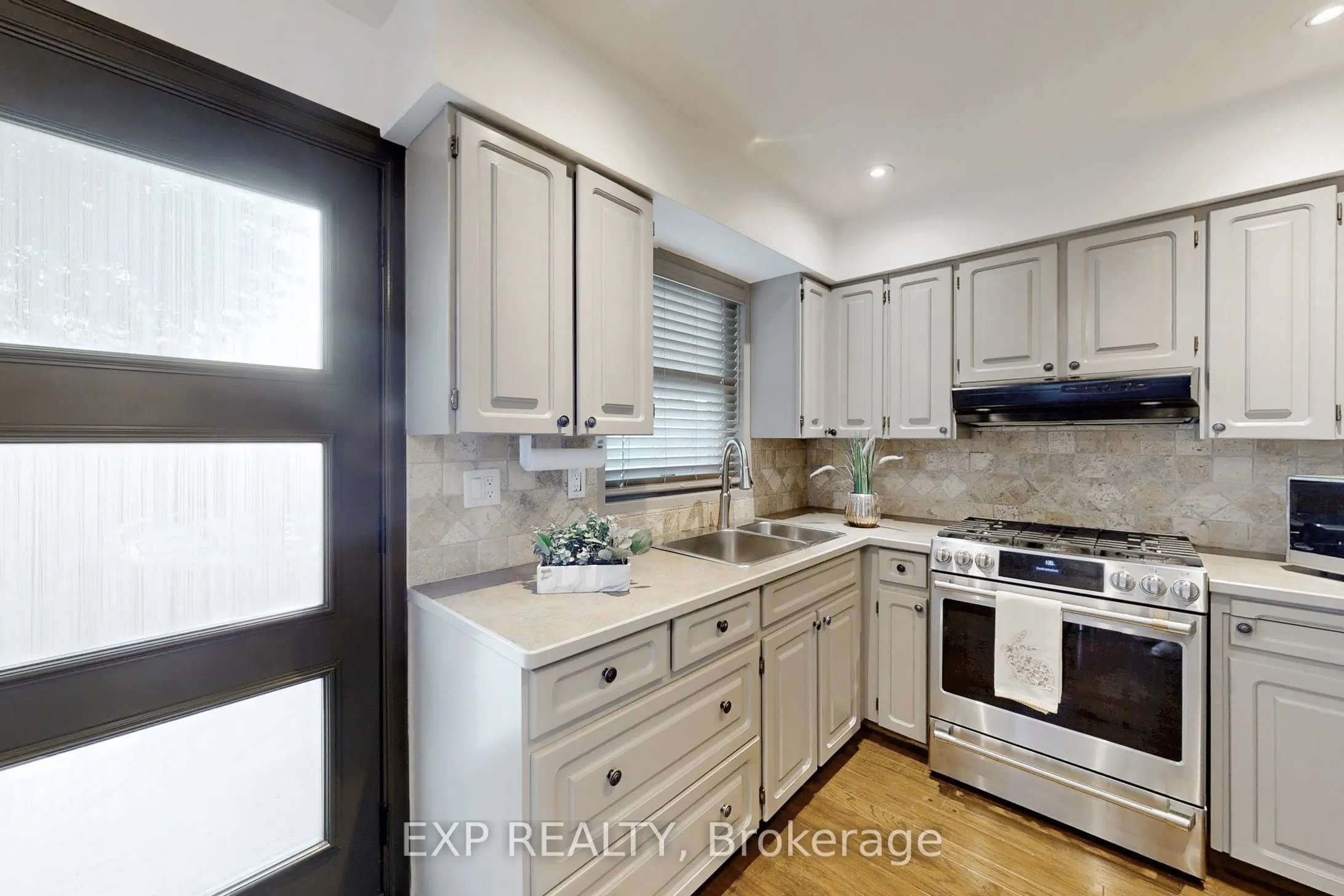 5 Lockton Crescent