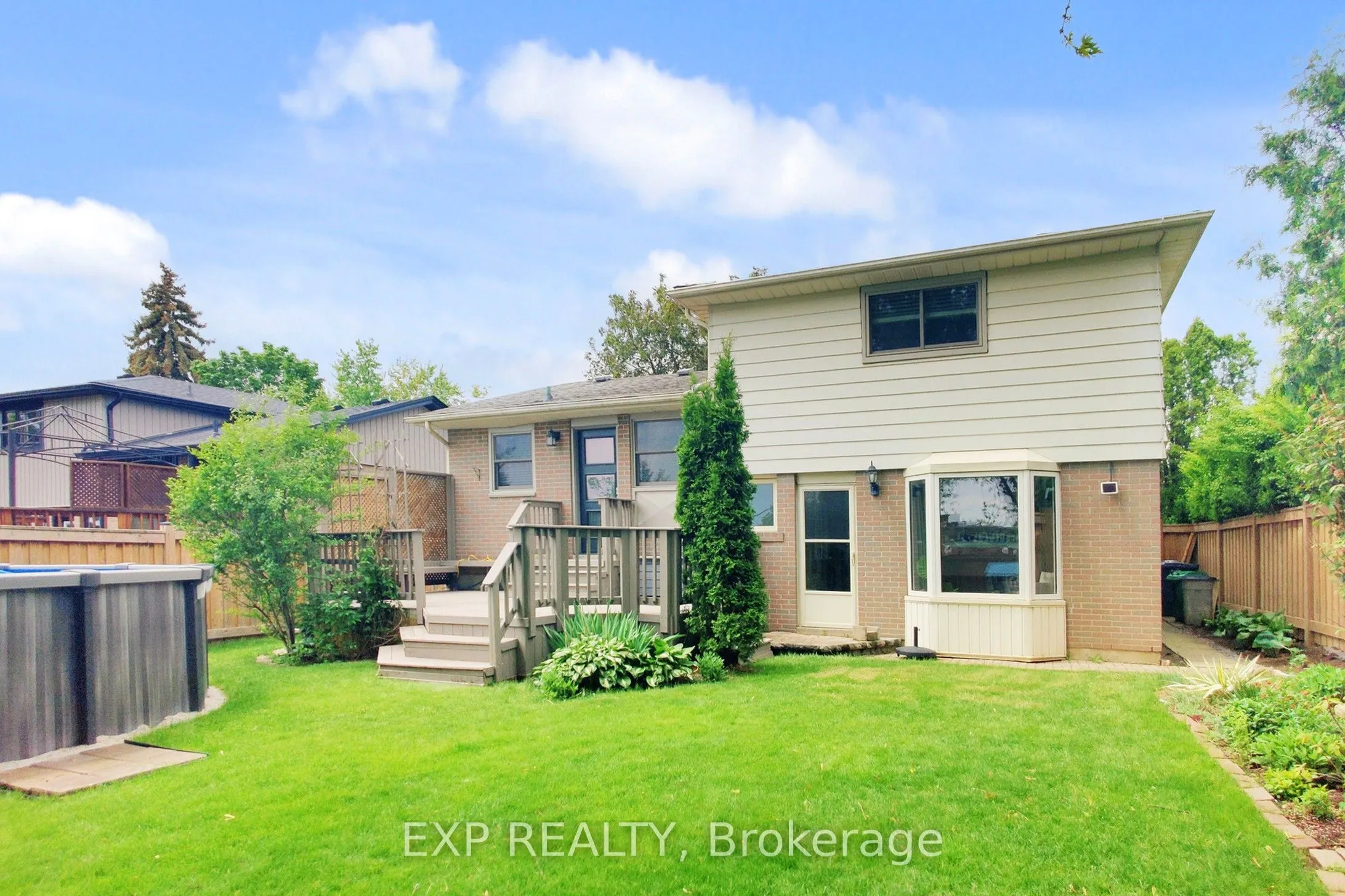 5 Lockton Crescent