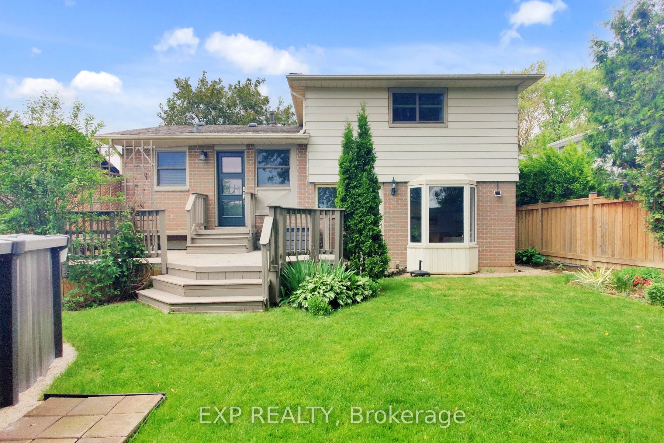 5 Lockton Crescent