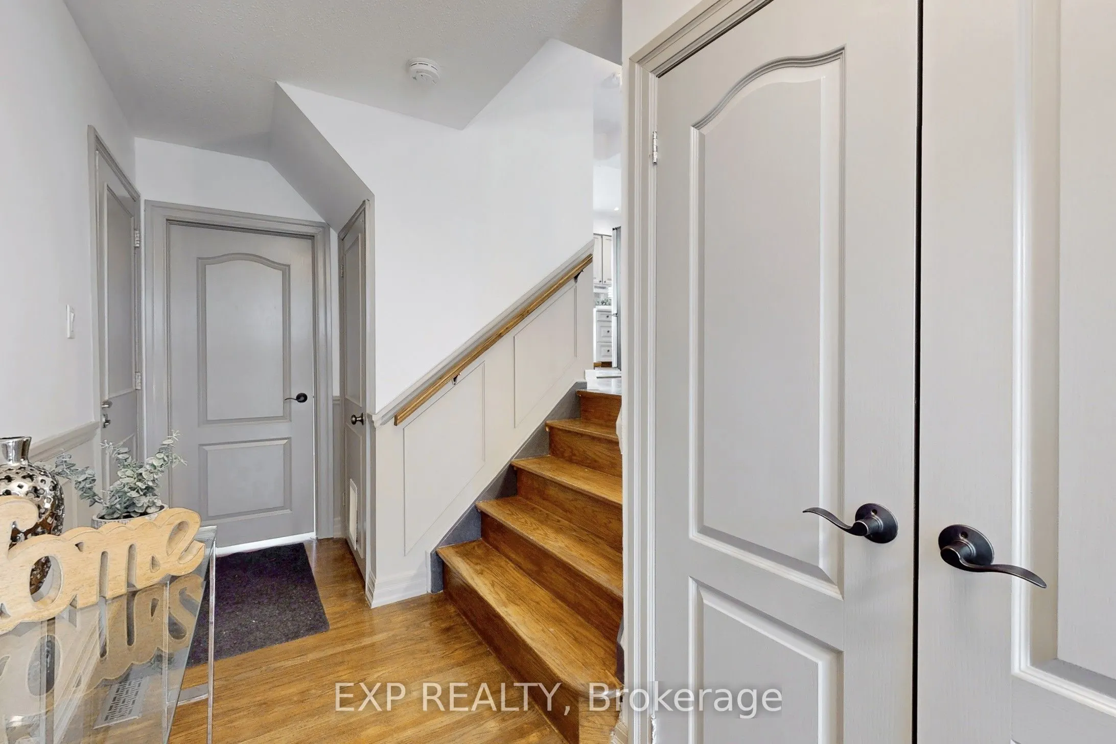 5 Lockton Crescent