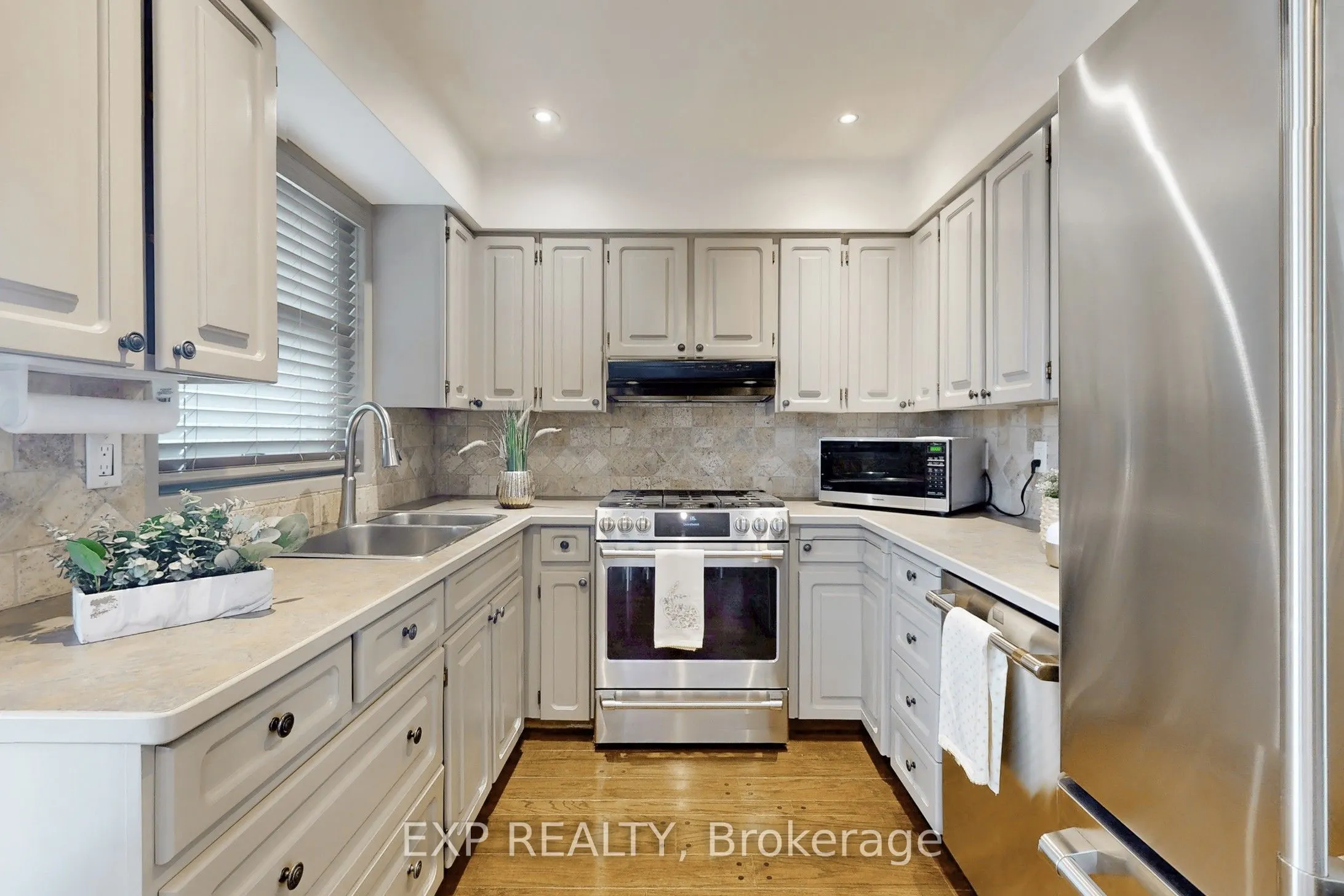 5 Lockton Crescent