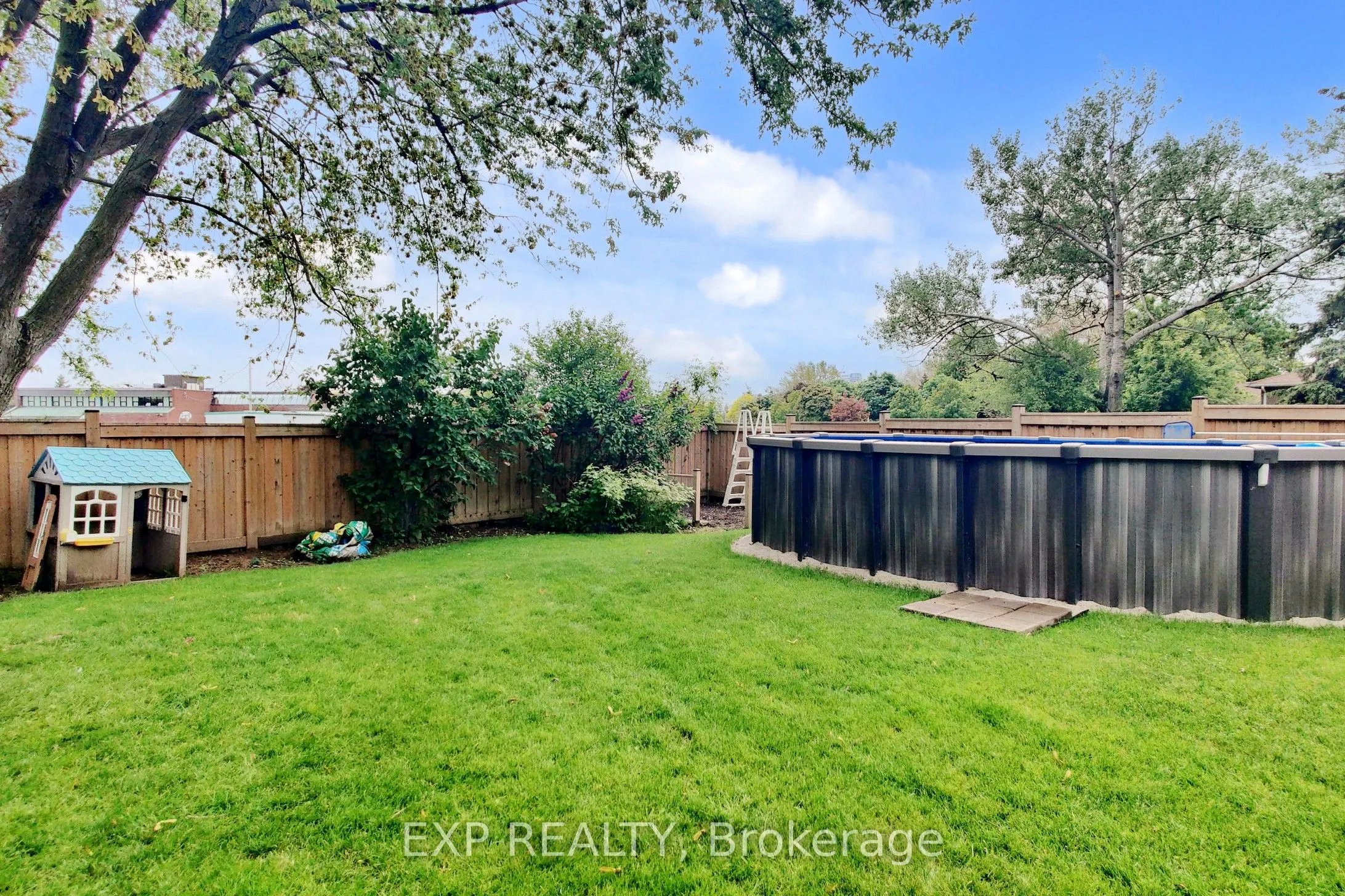 5 Lockton Crescent