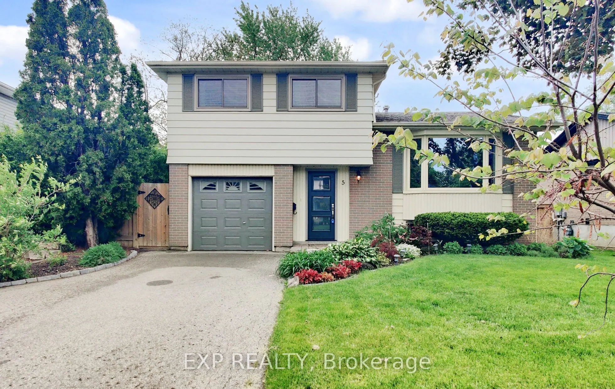 5 Lockton Crescent