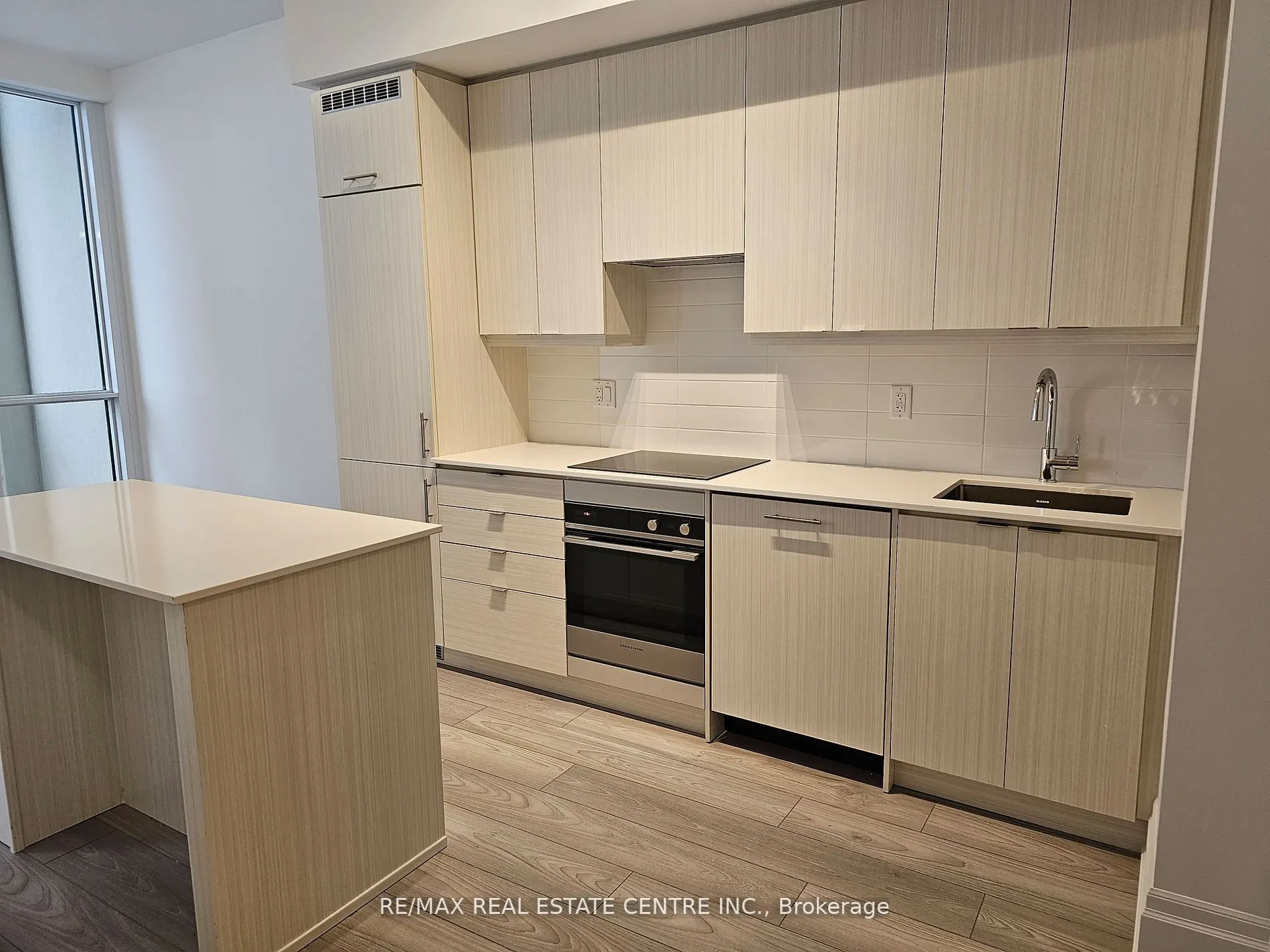 36 ELM Drive, #3703