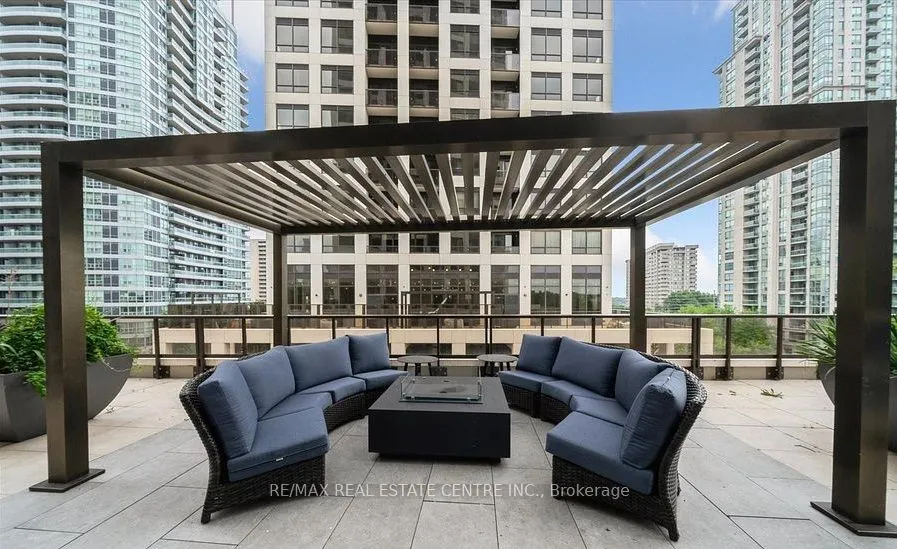 36 ELM Drive, #3703