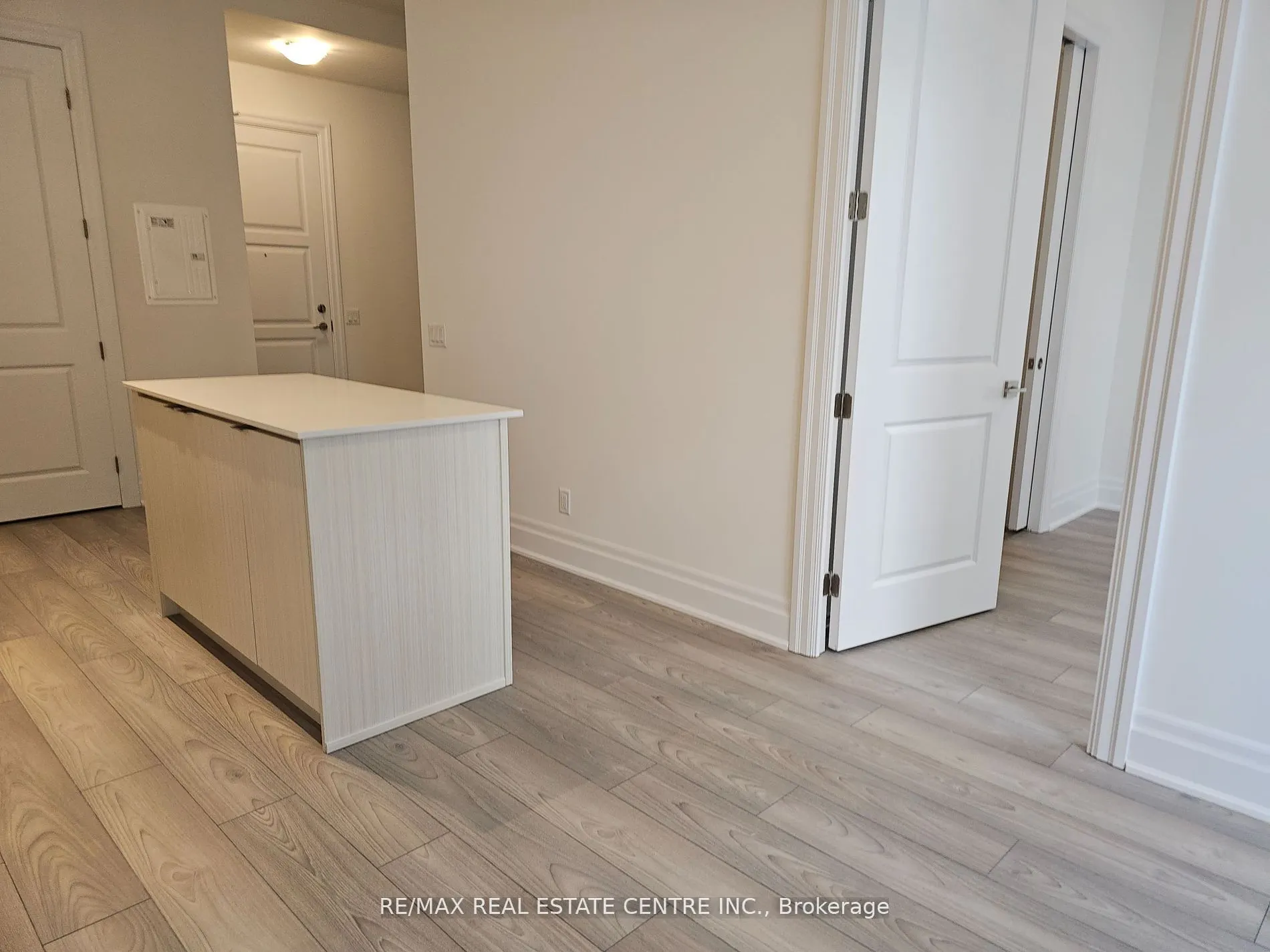 36 ELM Drive, #3703