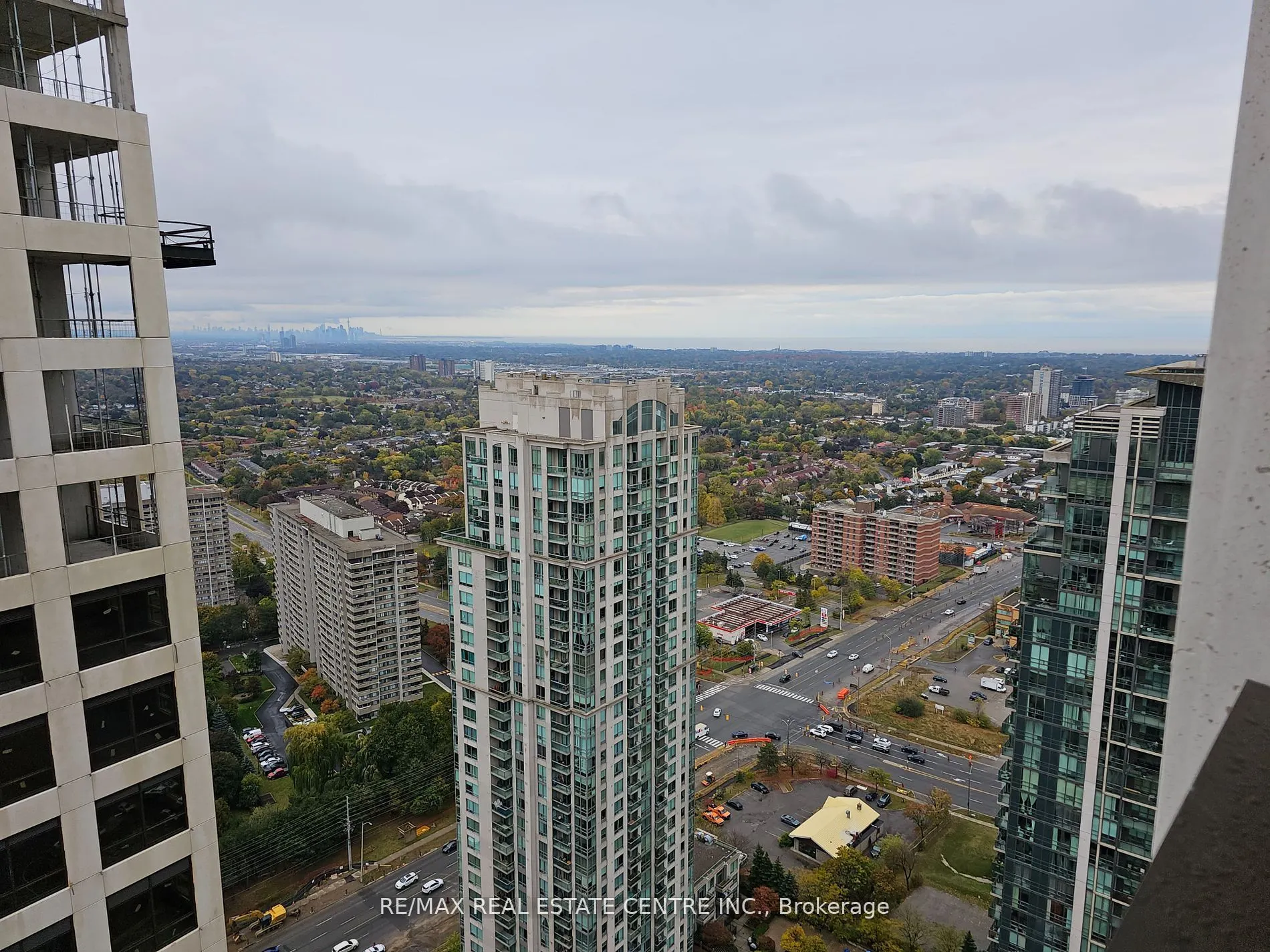 36 ELM Drive, #3703