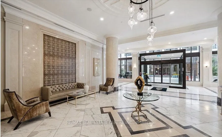36 ELM Drive, #3703