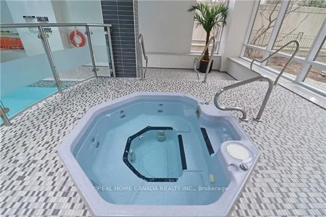 310 Burnhamthorpe Road W, #2811