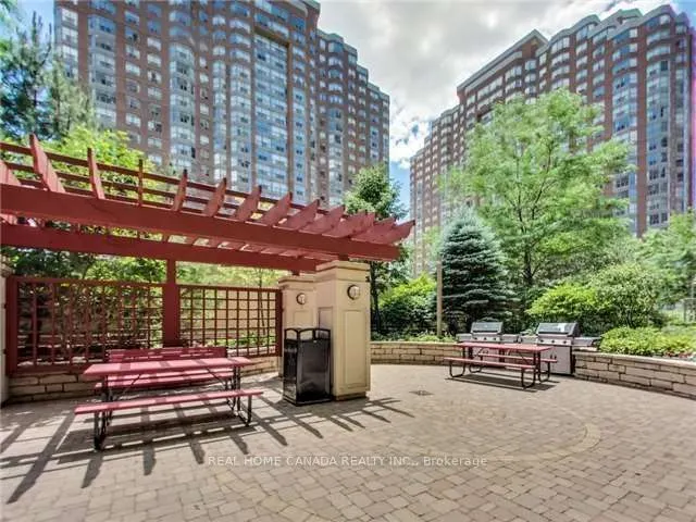 310 Burnhamthorpe Road W, #2811
