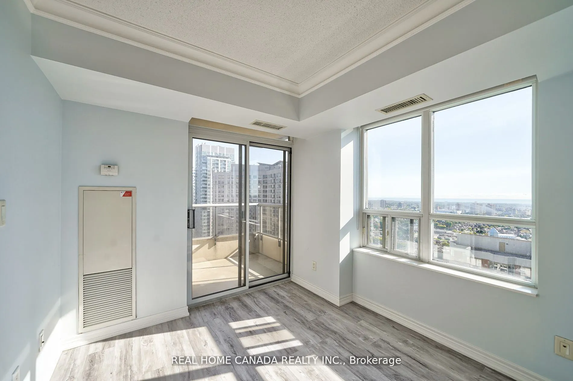 310 Burnhamthorpe Road W, #2811