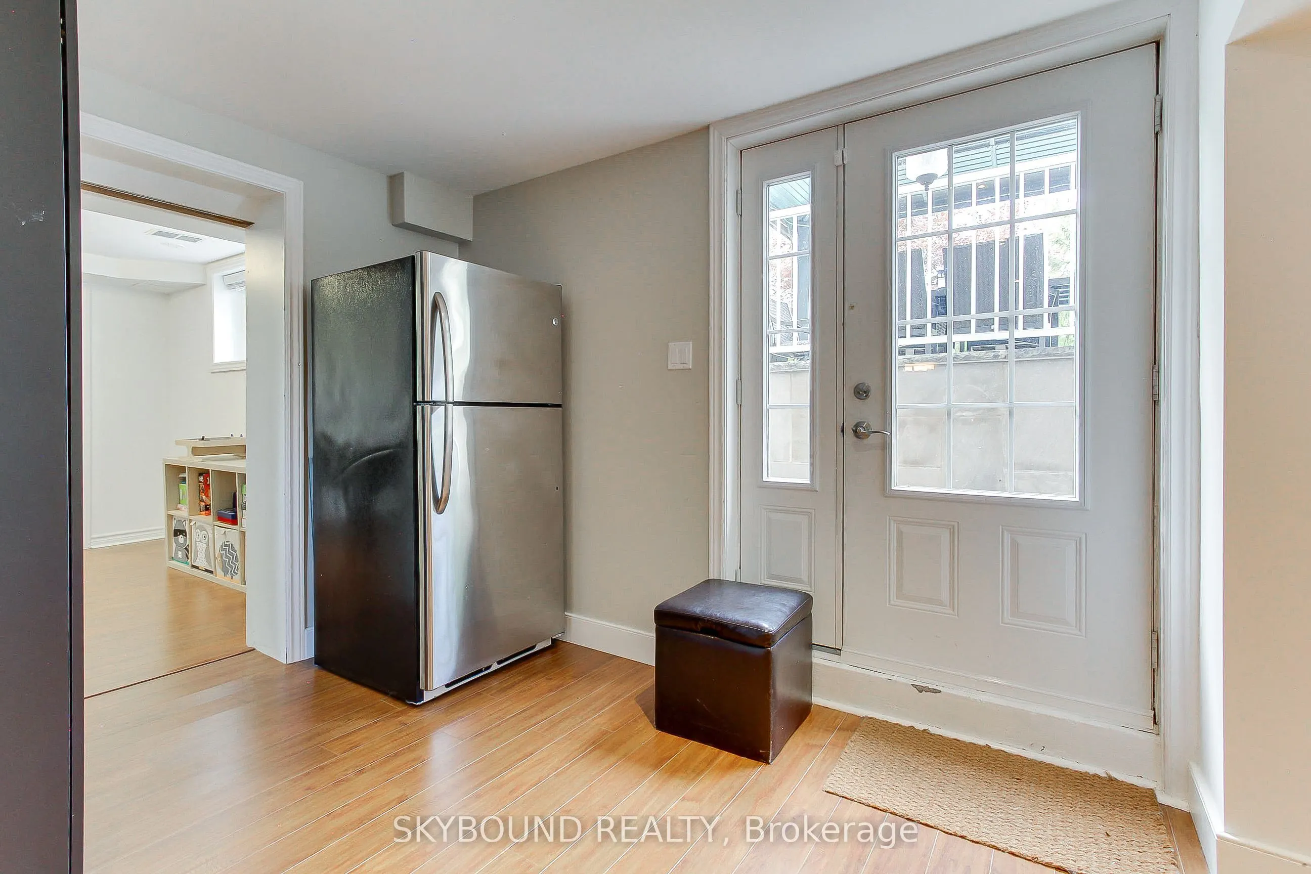 12 Queensborough Crescent