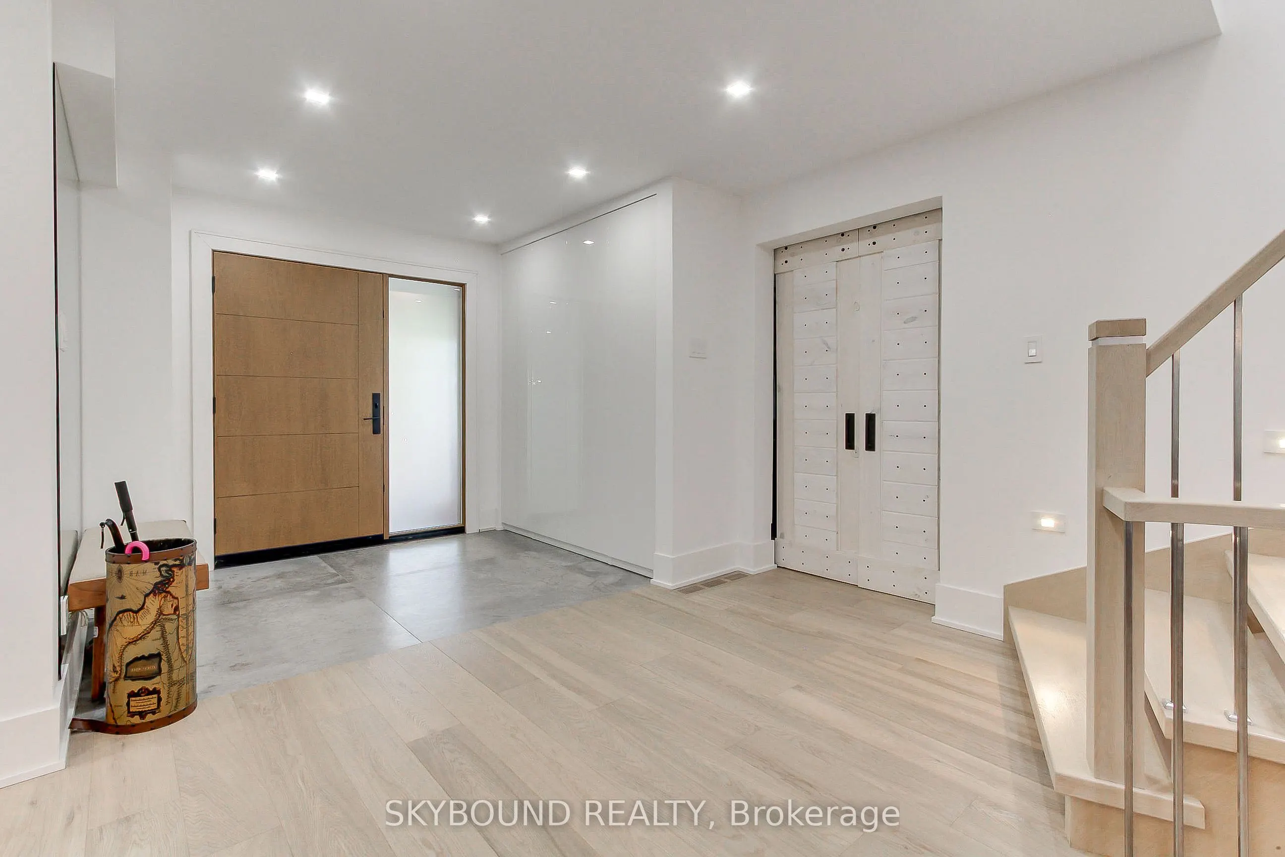 12 Queensborough Crescent