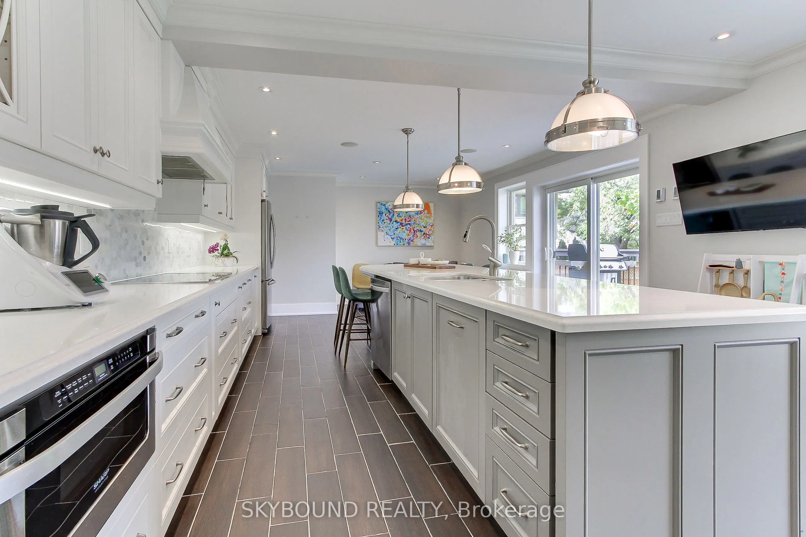 12 Queensborough Crescent