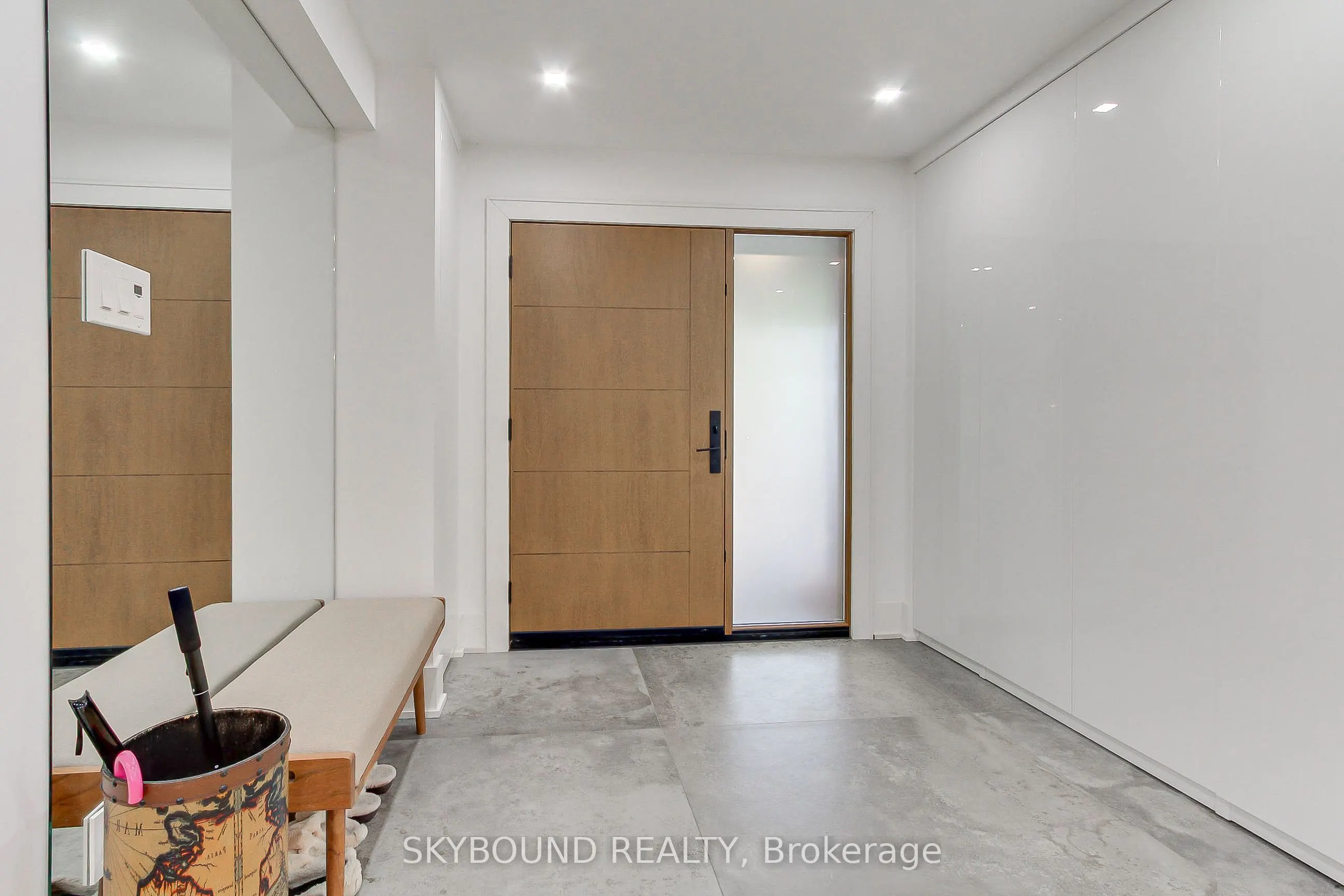 12 Queensborough Crescent