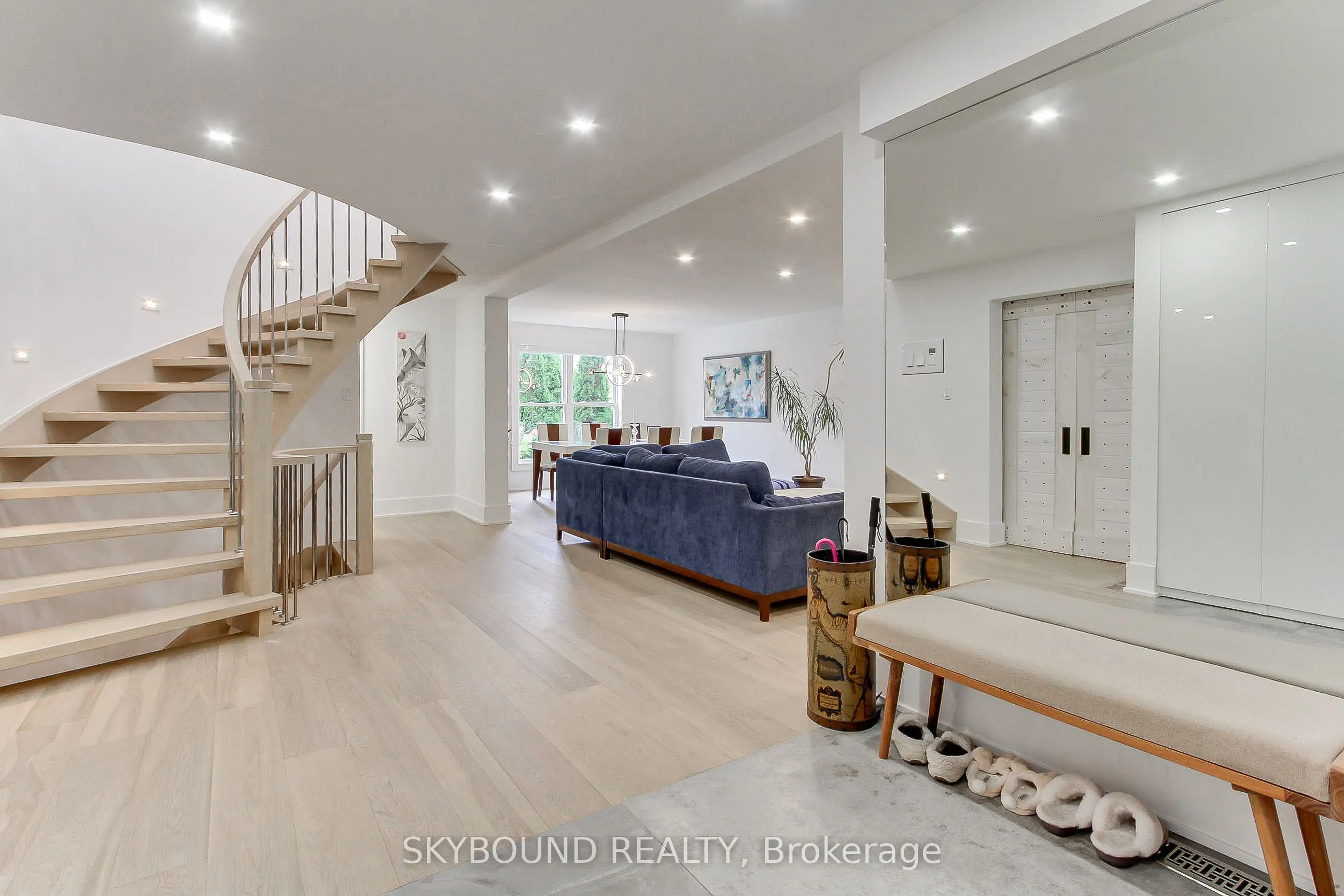 12 Queensborough Crescent