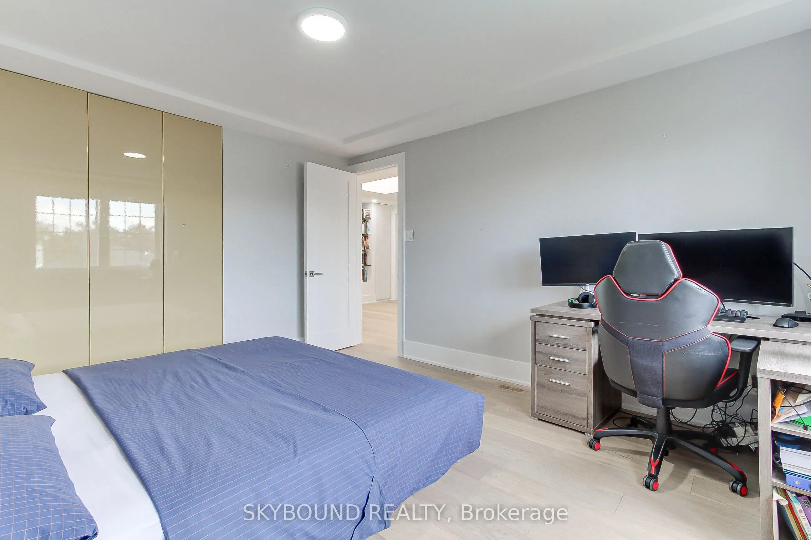 12 Queensborough Crescent