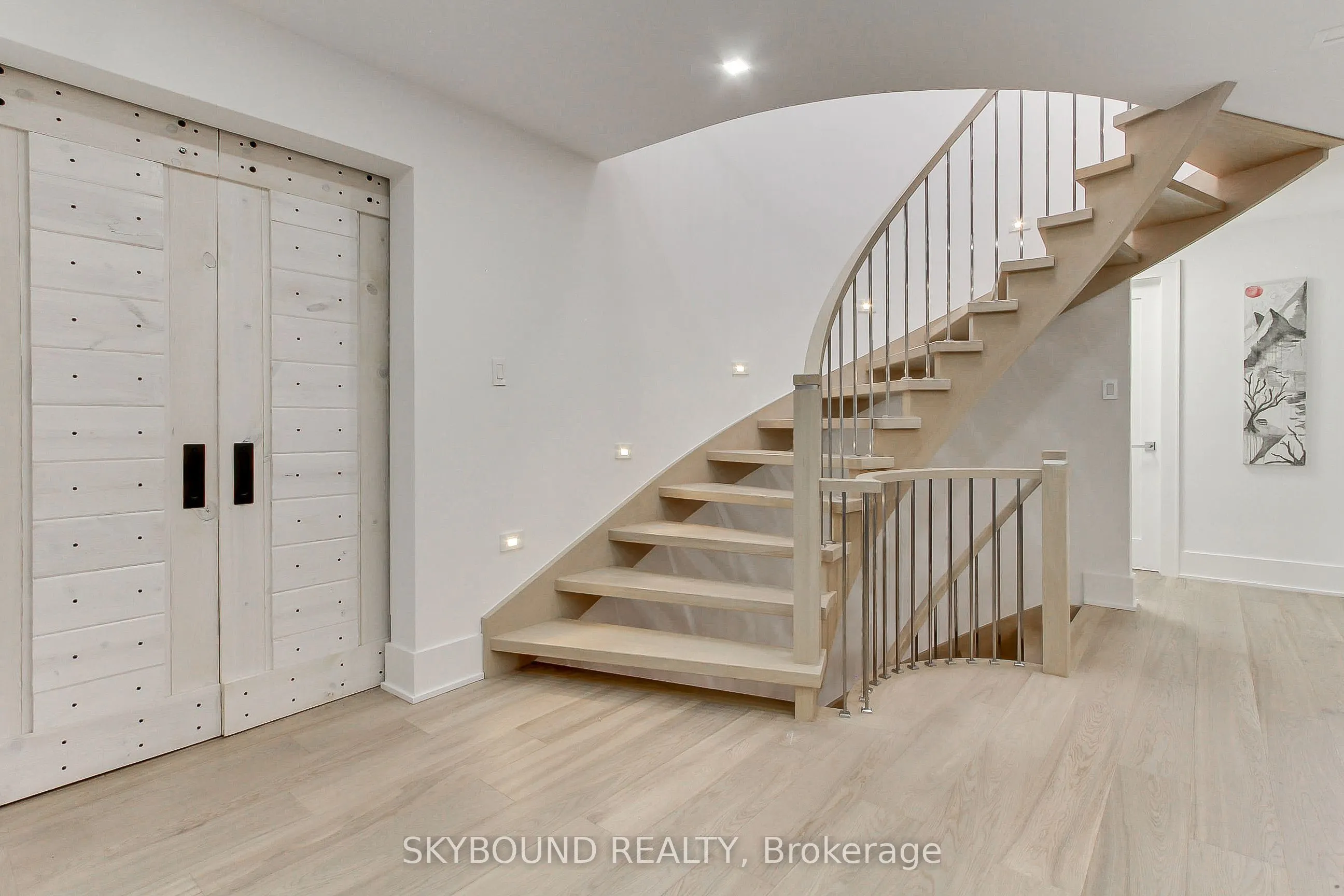 12 Queensborough Crescent