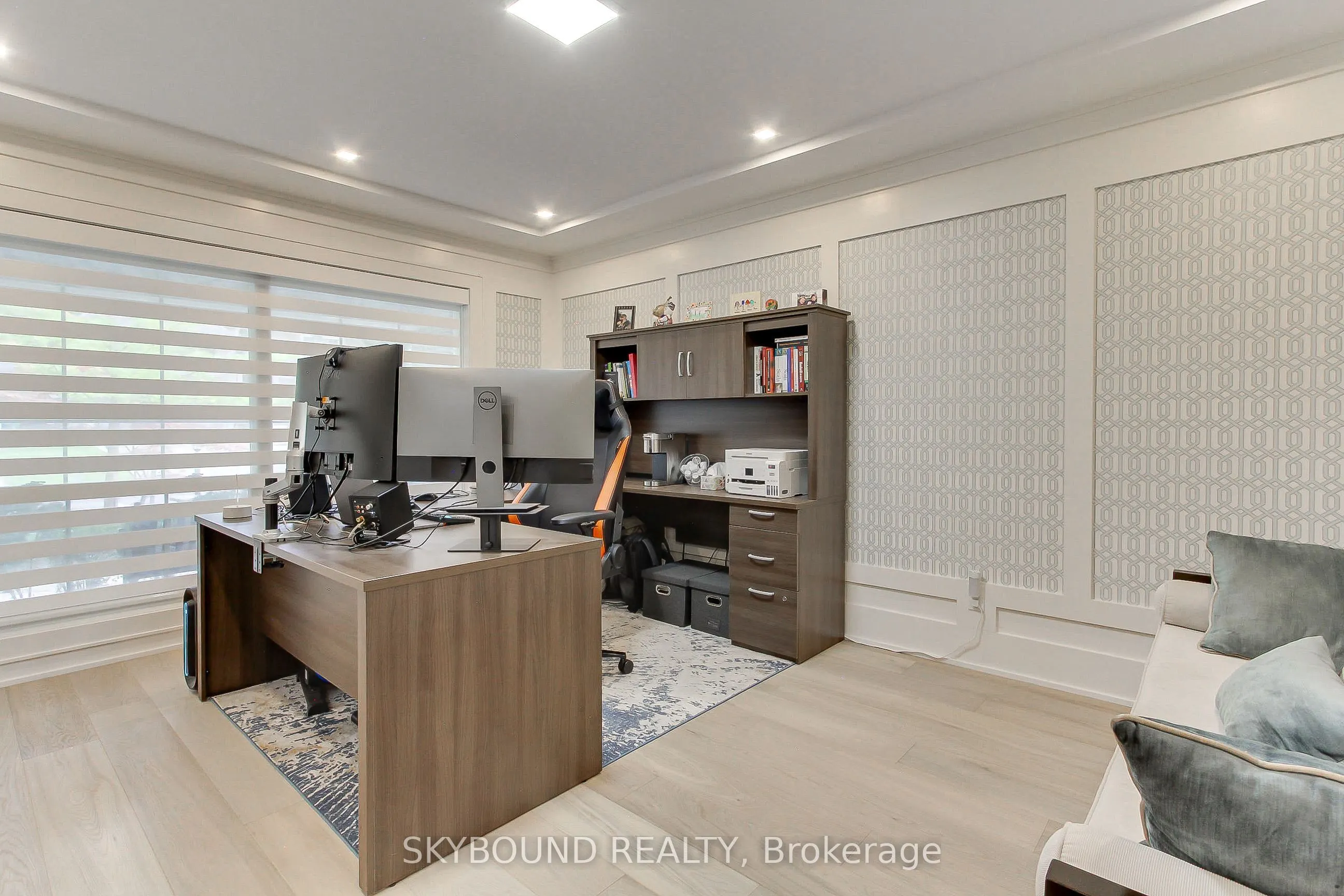 12 Queensborough Crescent