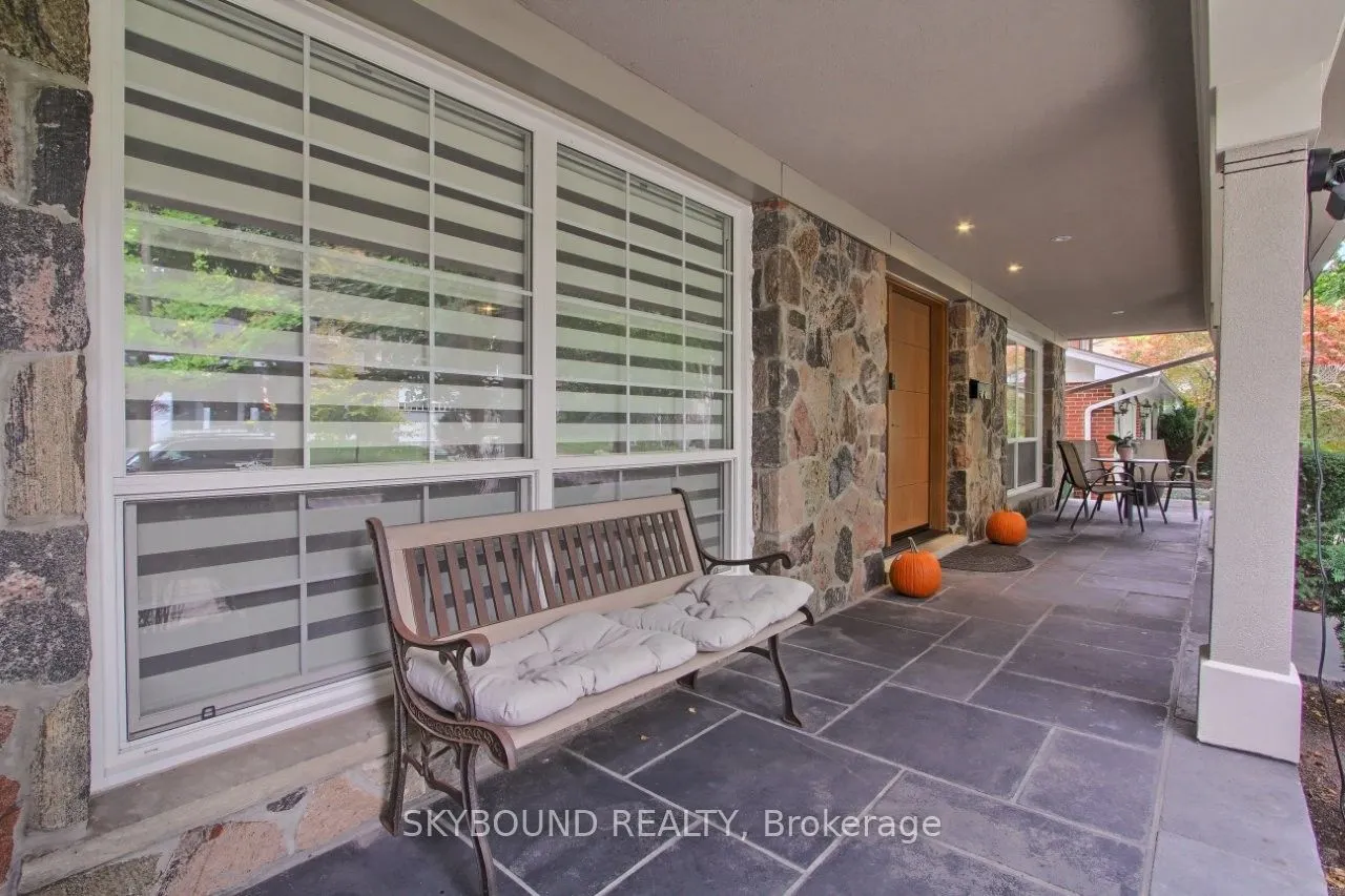 12 Queensborough Crescent