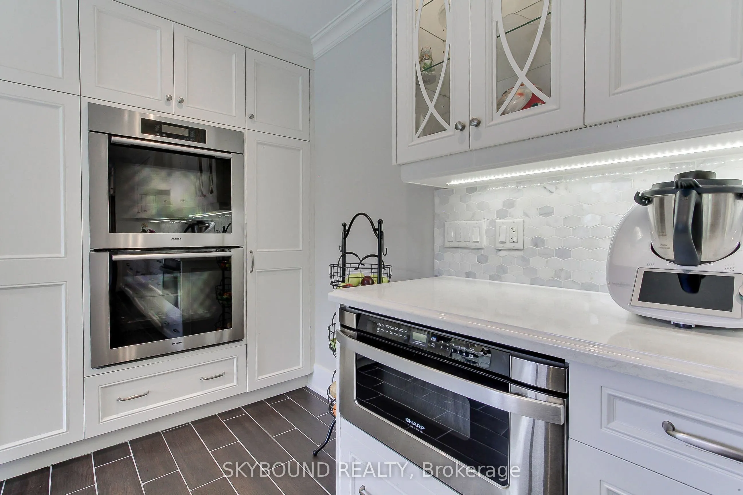 12 Queensborough Crescent