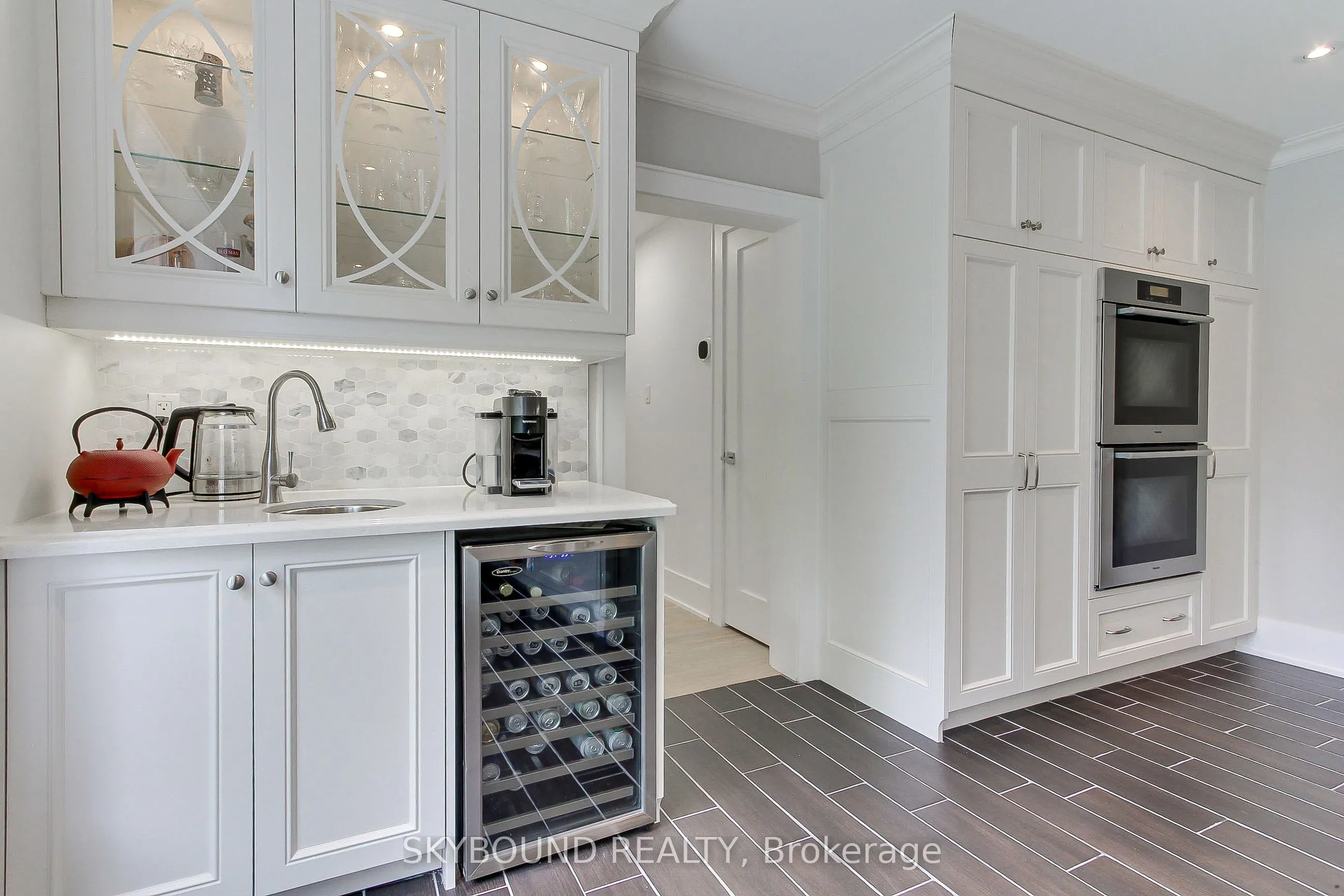 12 Queensborough Crescent