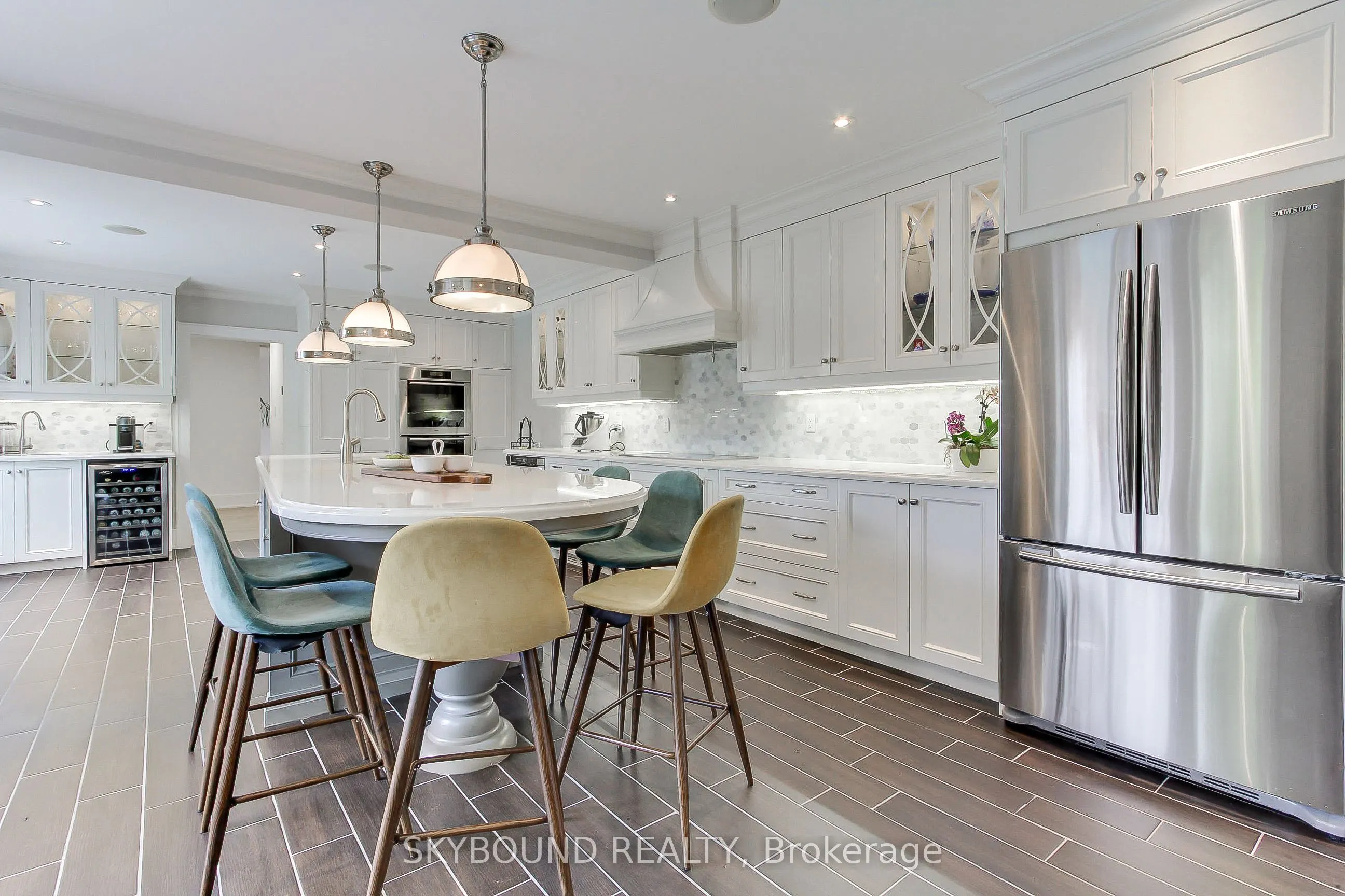 12 Queensborough Crescent