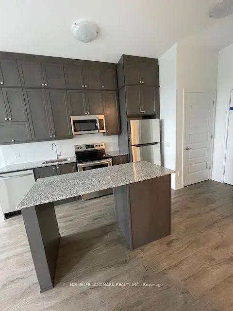 95 Dundas Street S, #411
