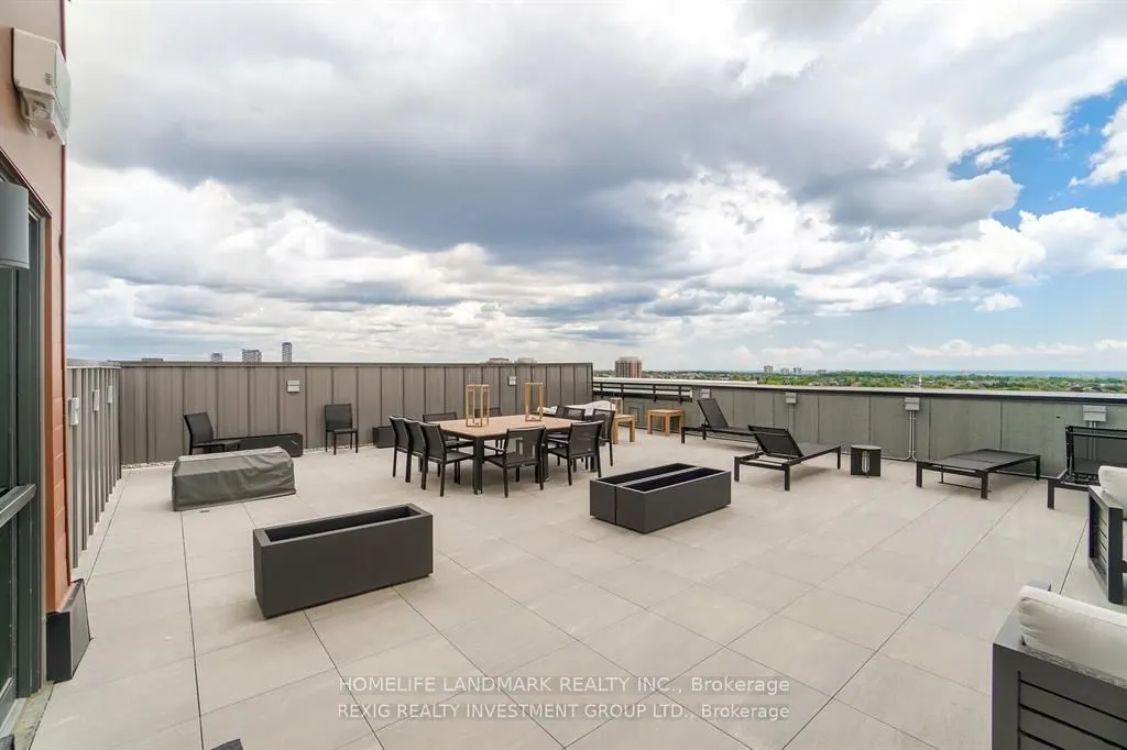 95 Dundas Street S, #411