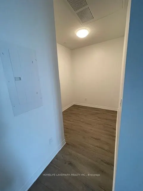 95 Dundas Street S, #411
