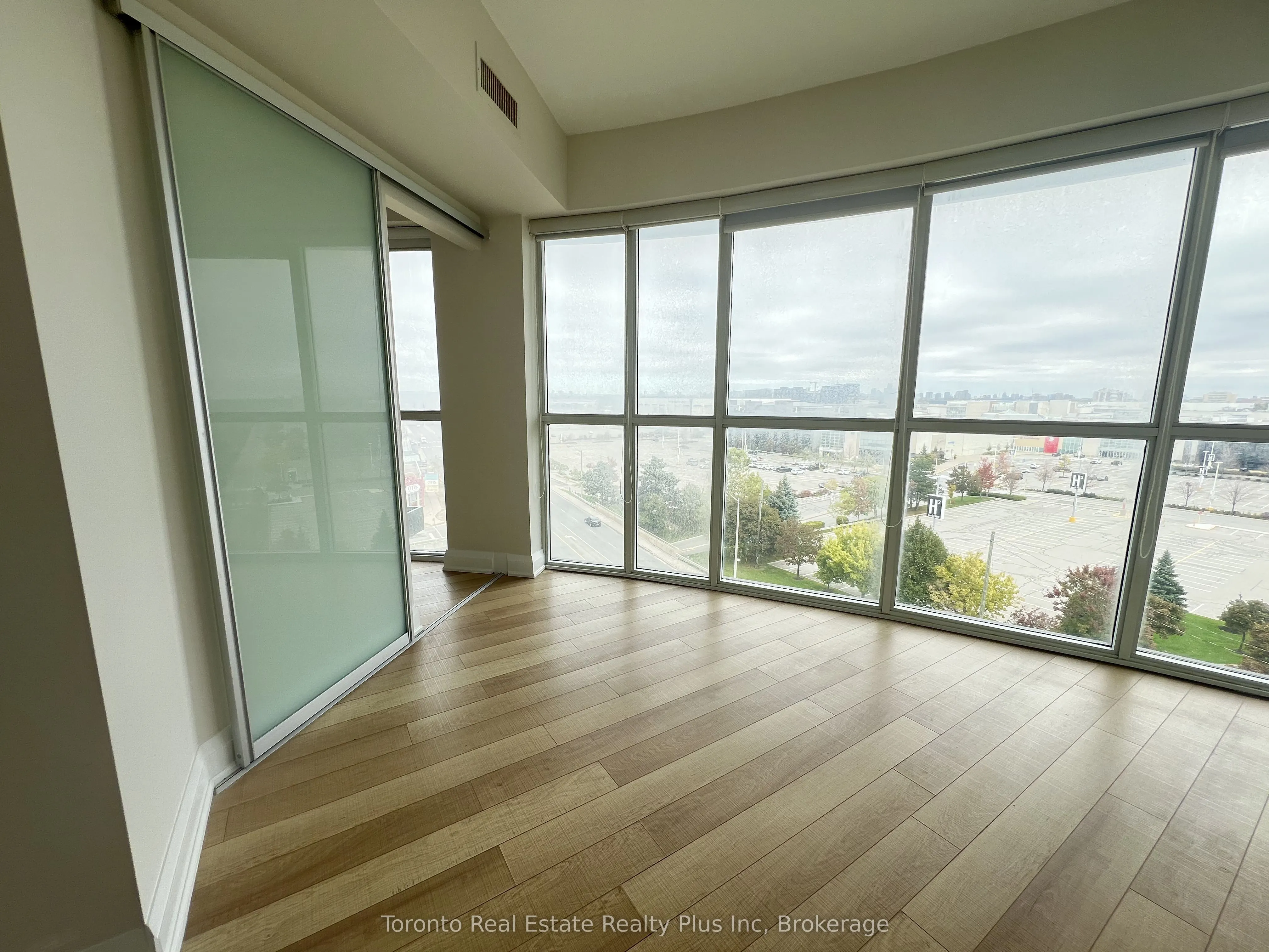 16 Mcadams Avenue, #803