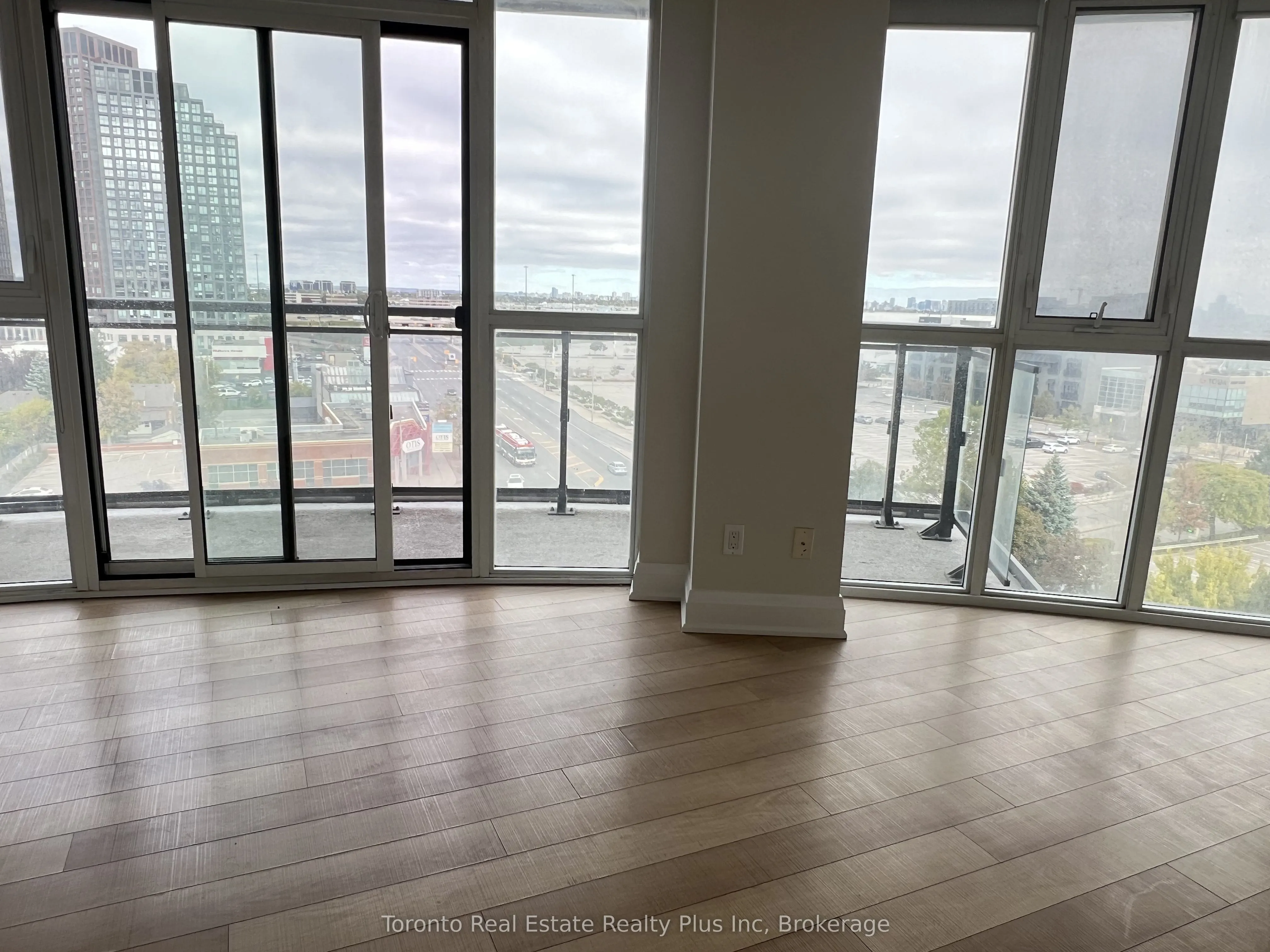 16 Mcadams Avenue, #803
