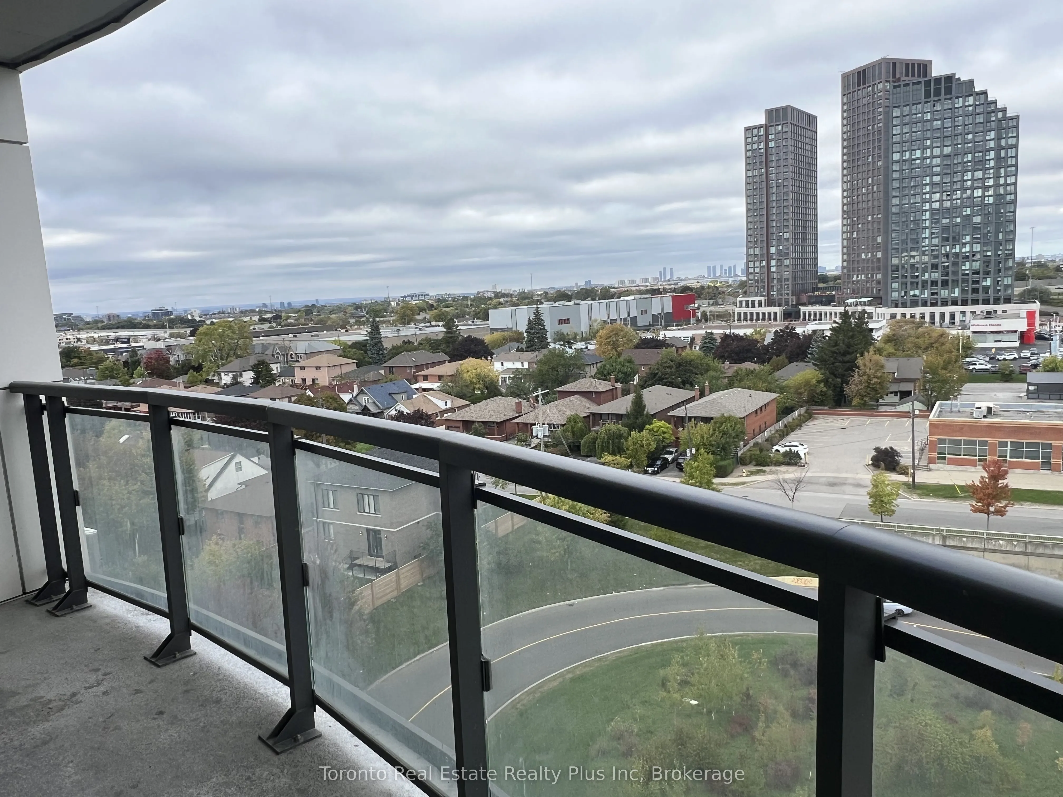 16 Mcadams Avenue, #803