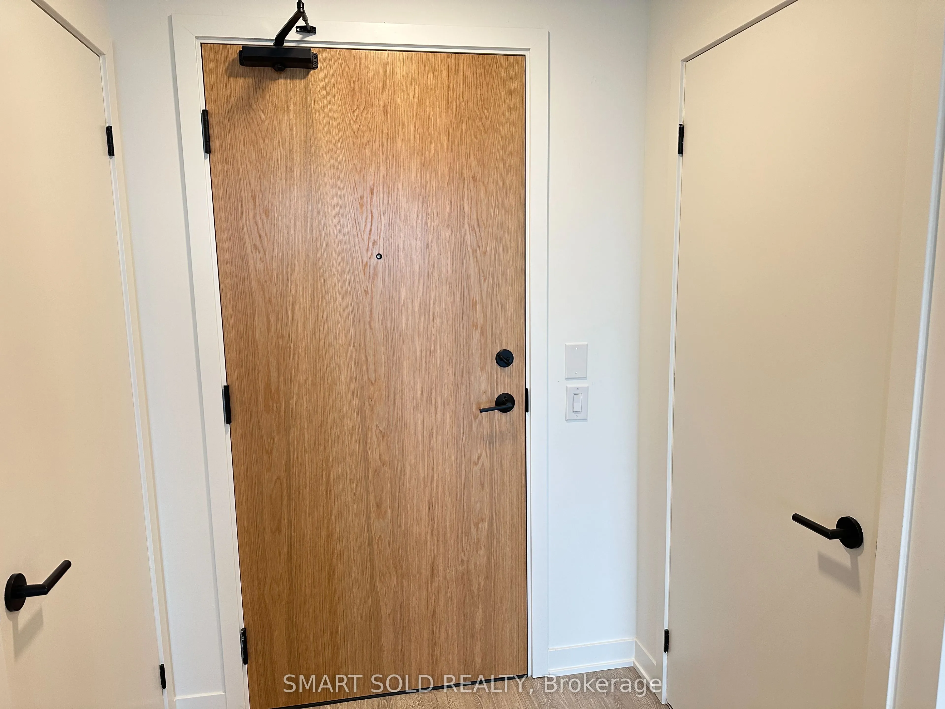 2495 Eglinton Avenue W, #606