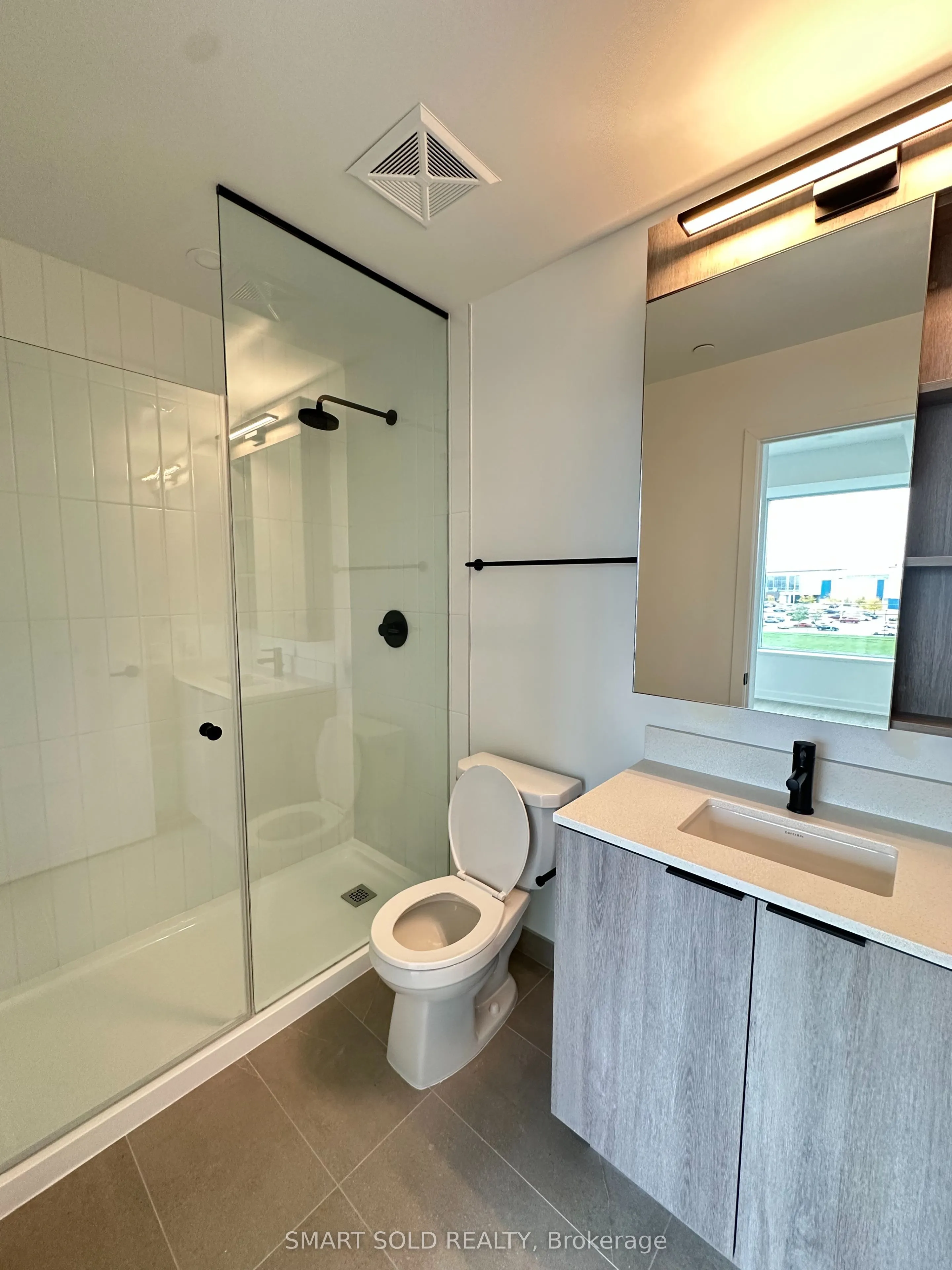 2495 Eglinton Avenue W, #606