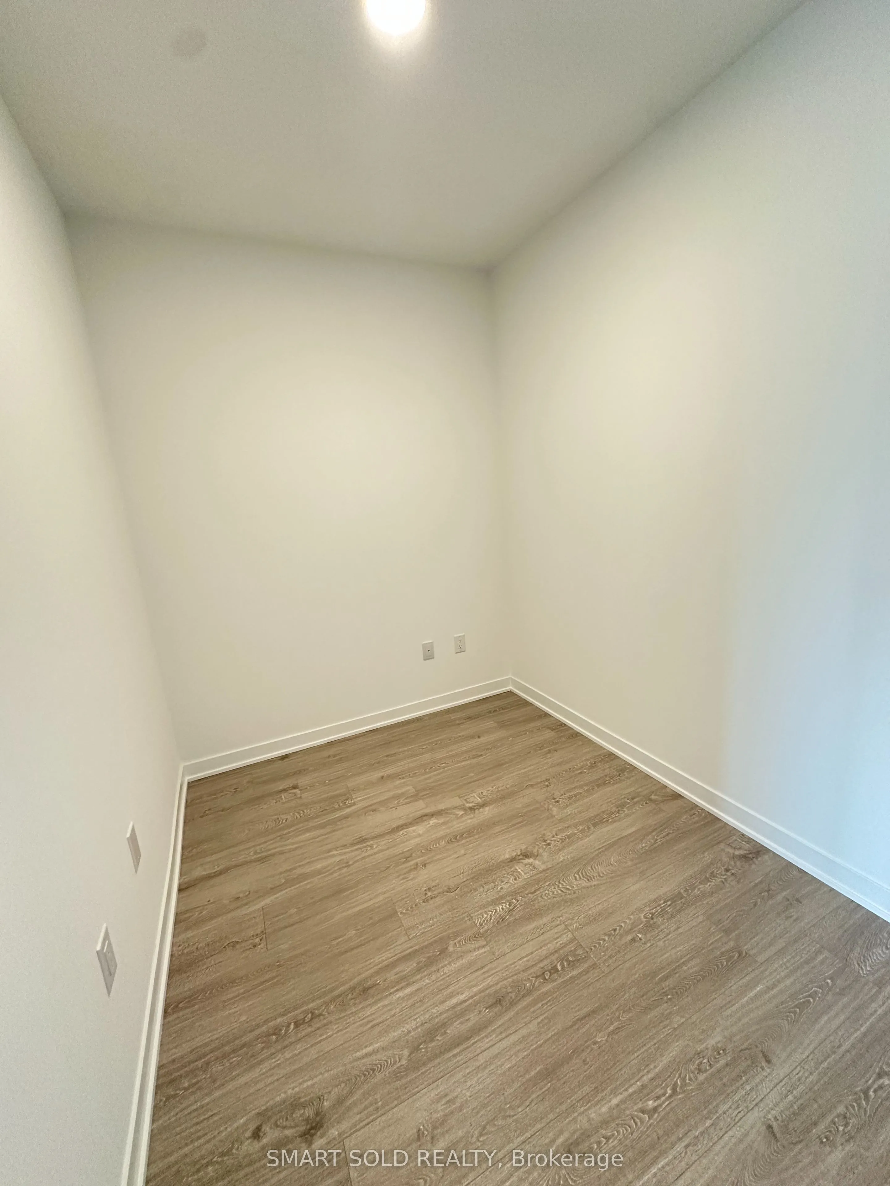 2495 Eglinton Avenue W, #606