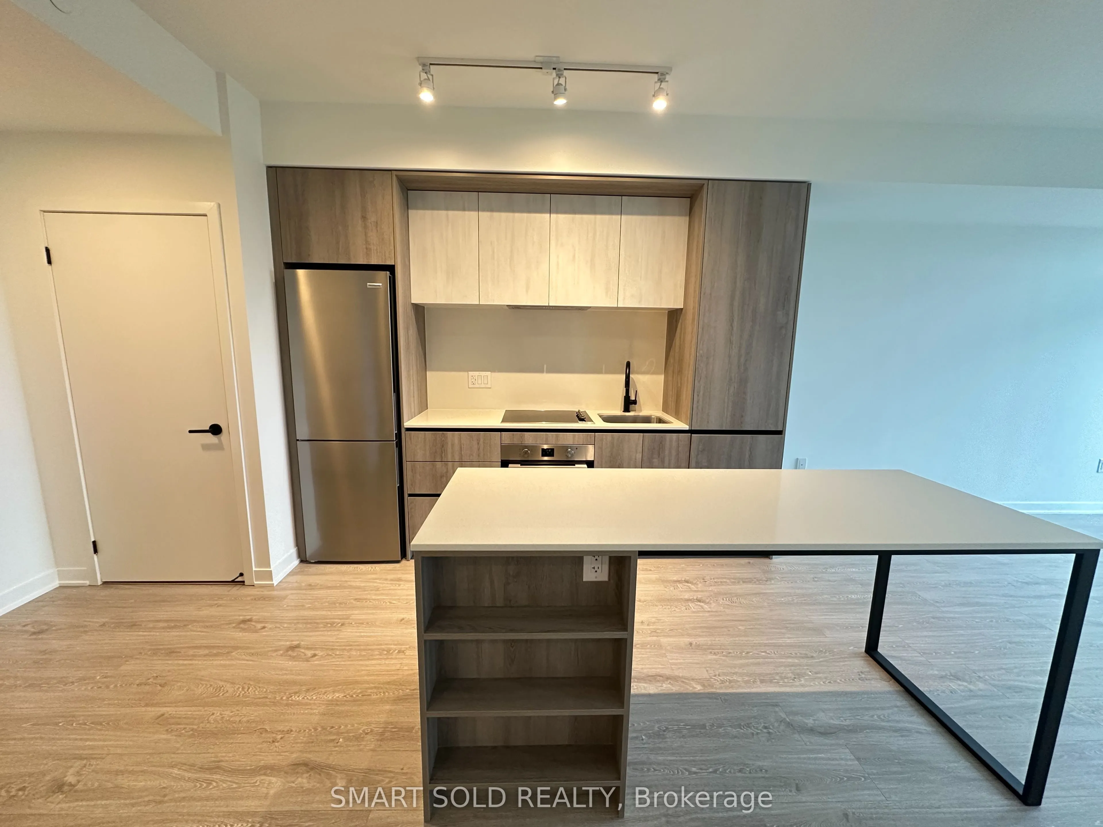 2495 Eglinton Avenue W, #606