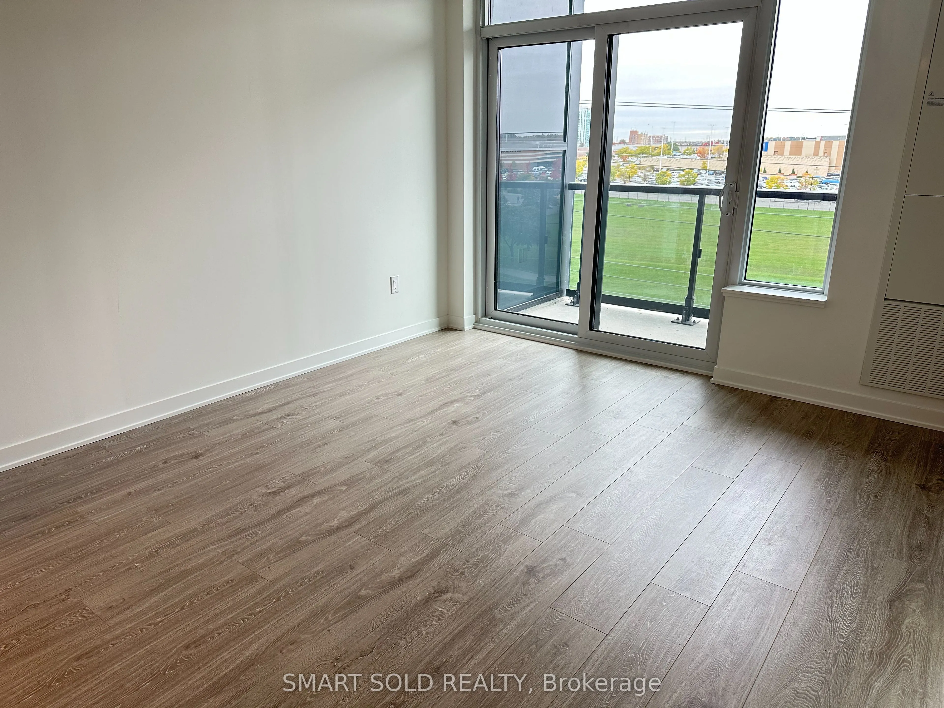 2495 Eglinton Avenue W, #606