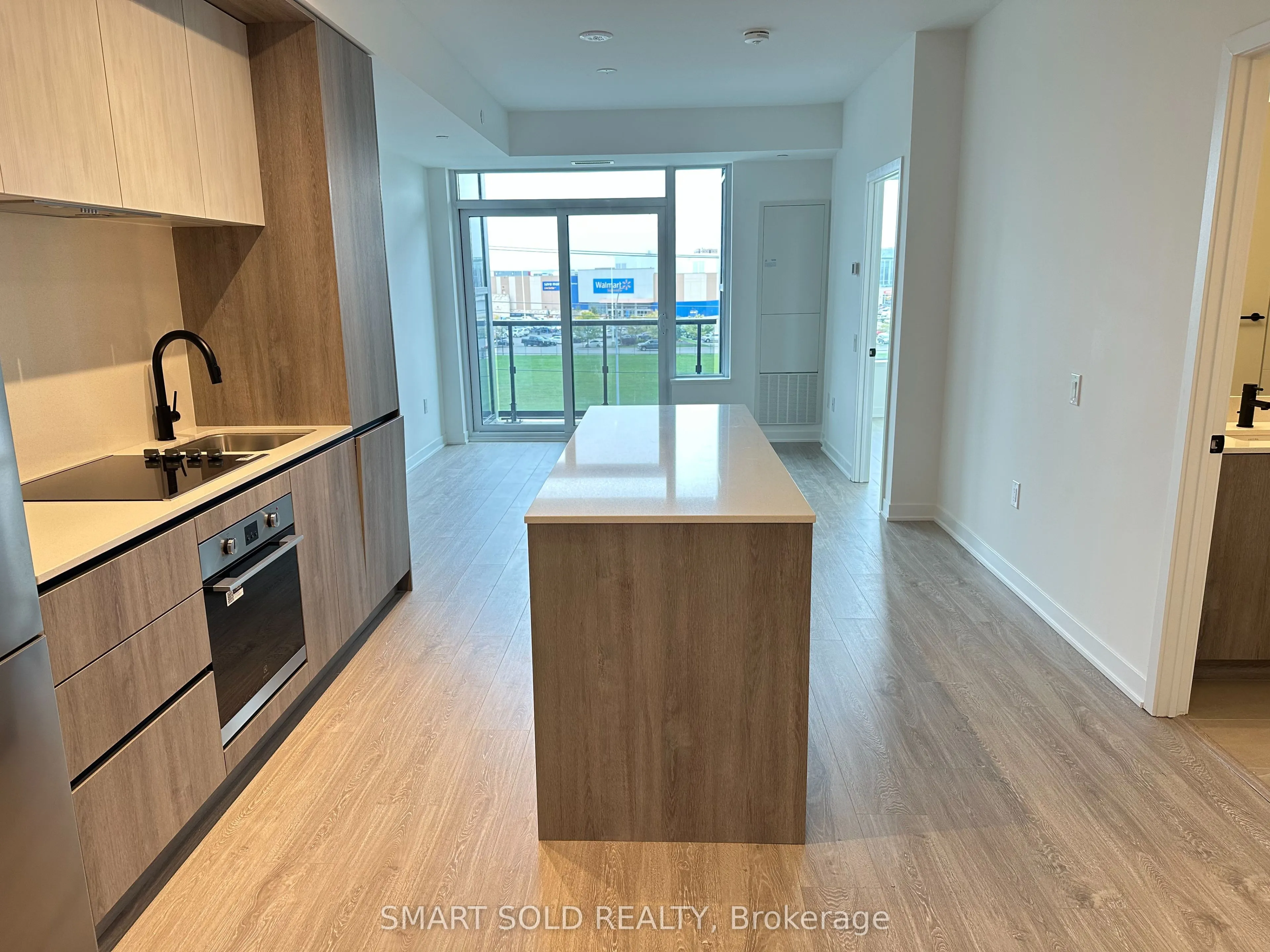 2495 Eglinton Avenue W, #606