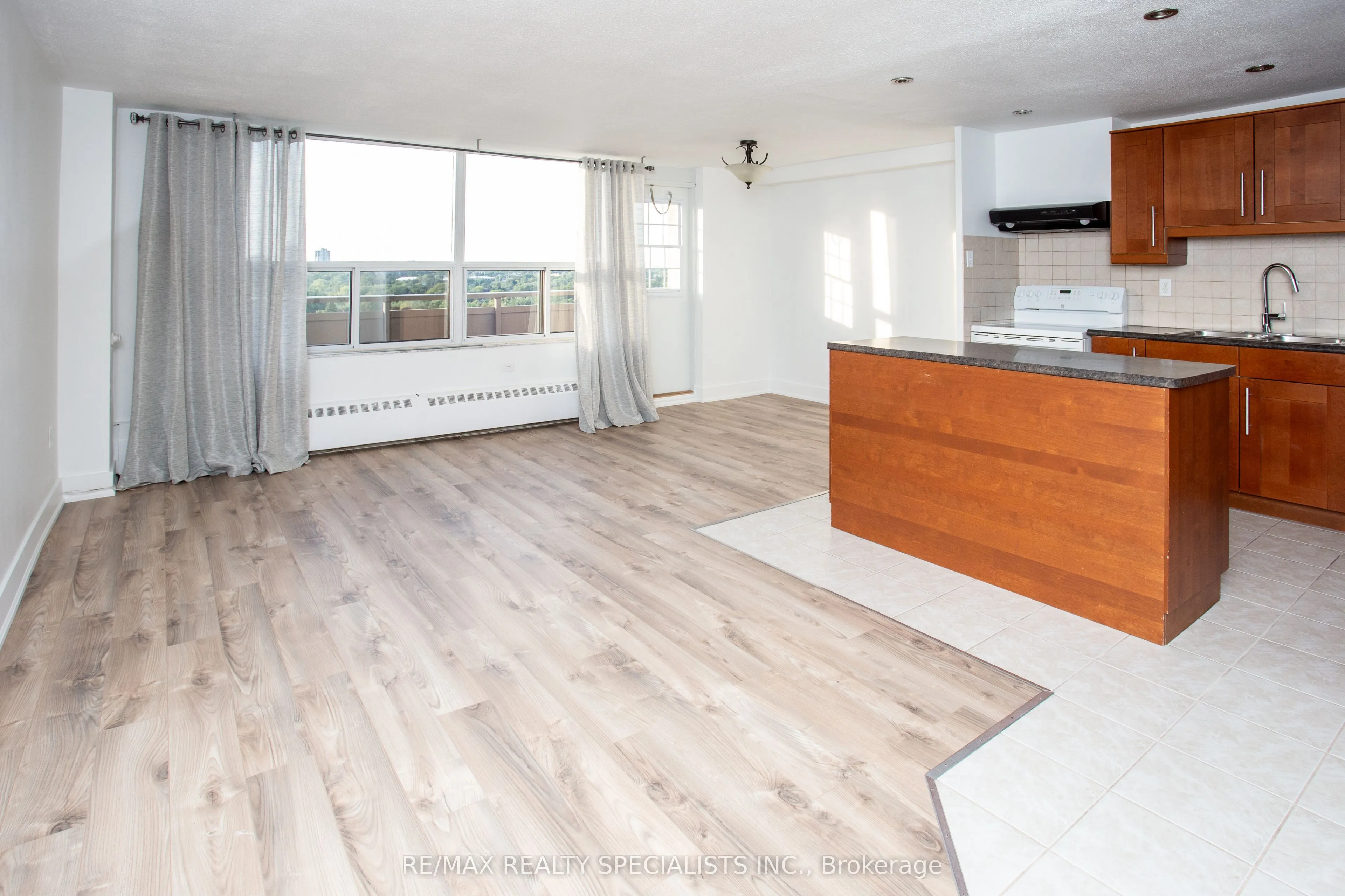 3120 Kirwin Avenue, #PH 6