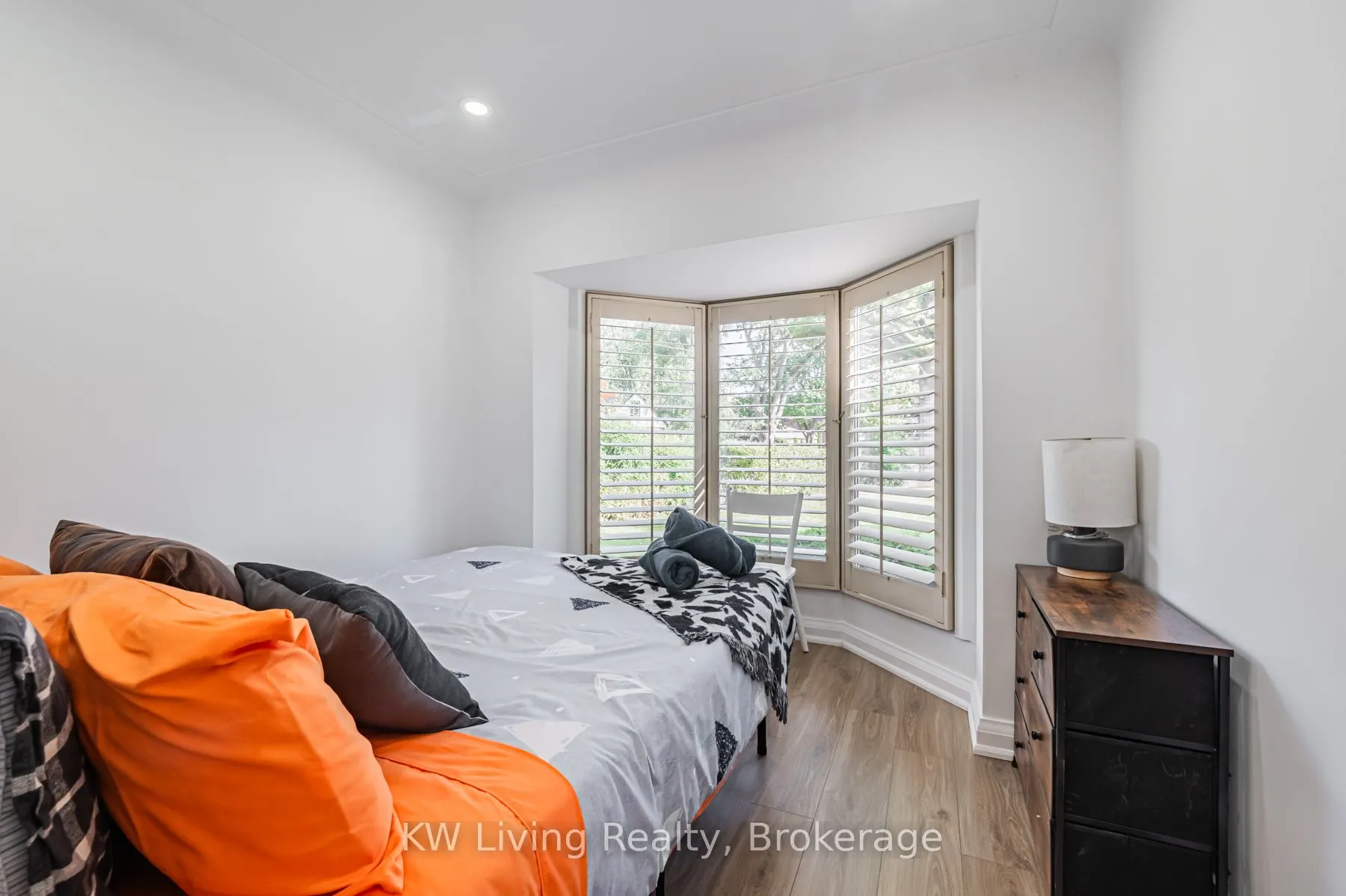 43 Maple Avenue S