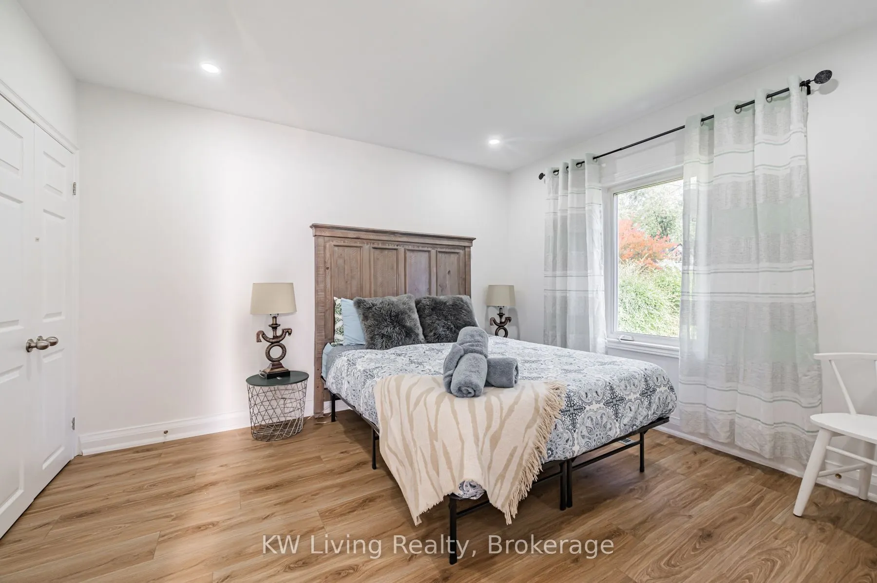 43 Maple Avenue S